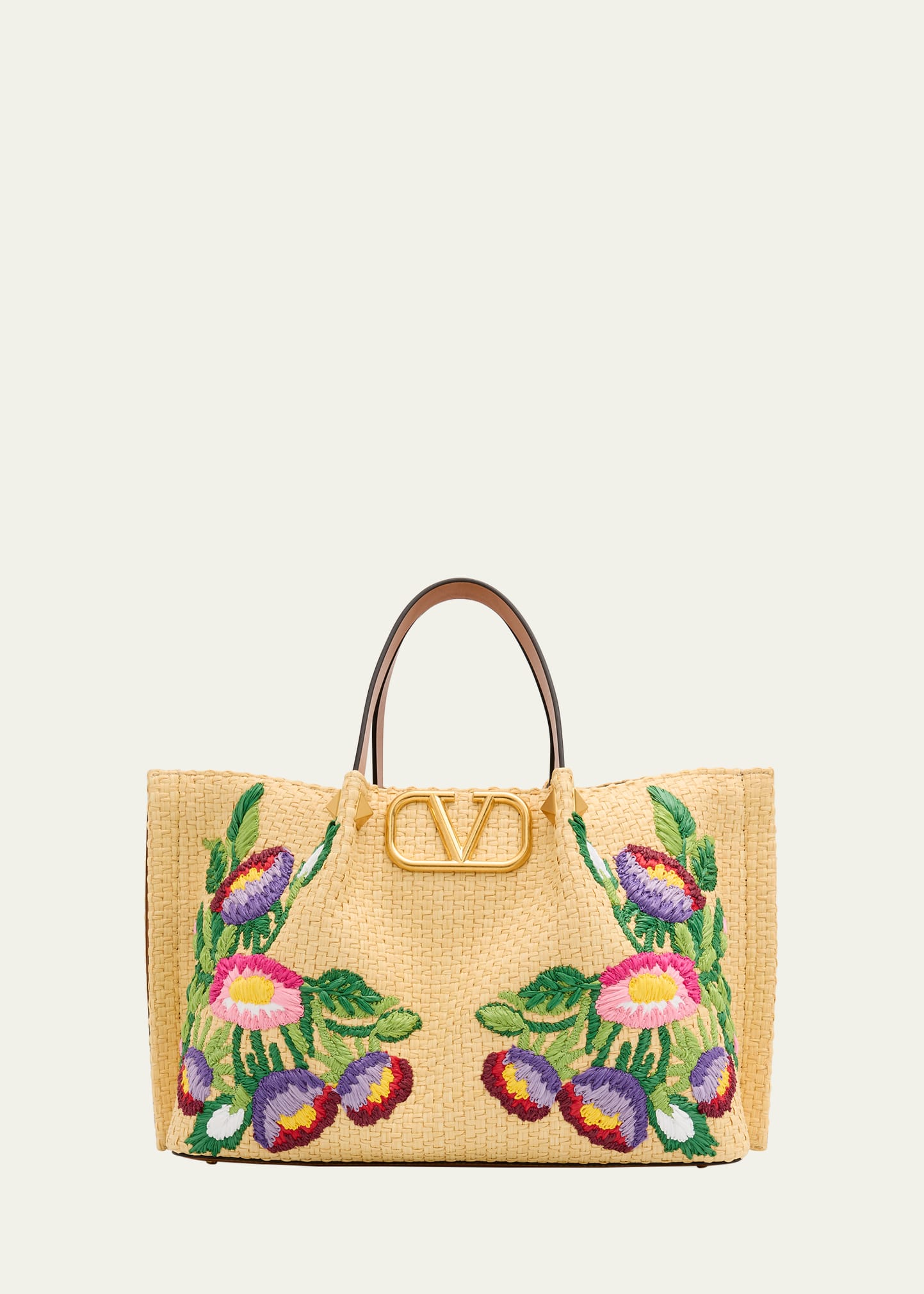 トートバッグ Valentino Garavani Embroidered Raffia Rockstud Shopping Bag Valentino Garavani Rockstud Embroidered Shopping Bag In