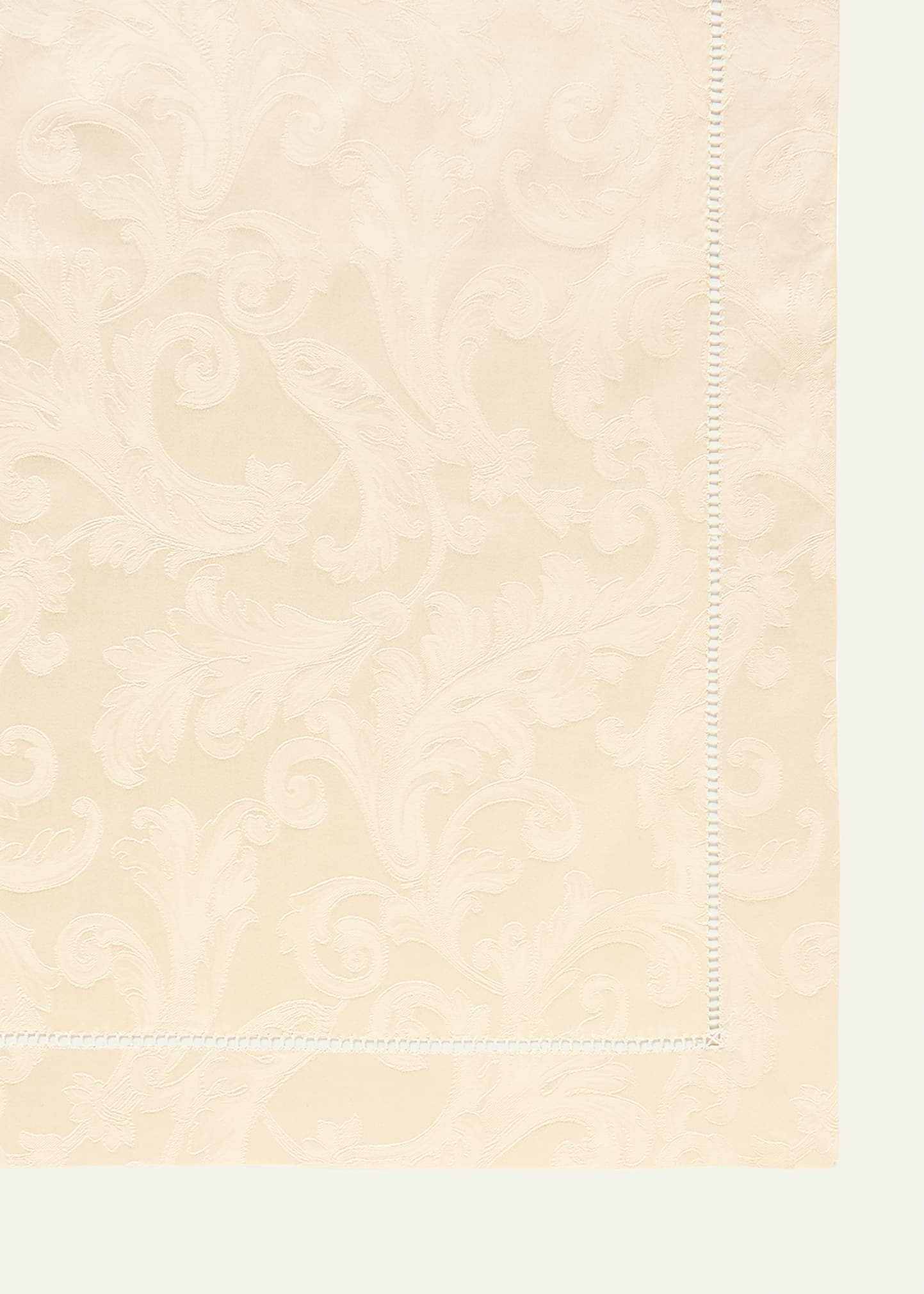 Sferra Acanthus Jacquard Tablecloth 70" X 162" In Parchment