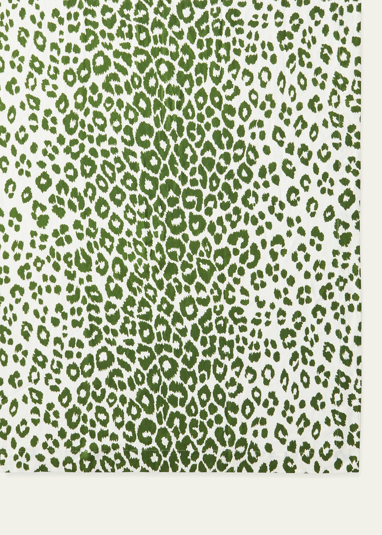Matouk Schumacher Iconic Leopard Tablecloth, 70" X 108" In Green