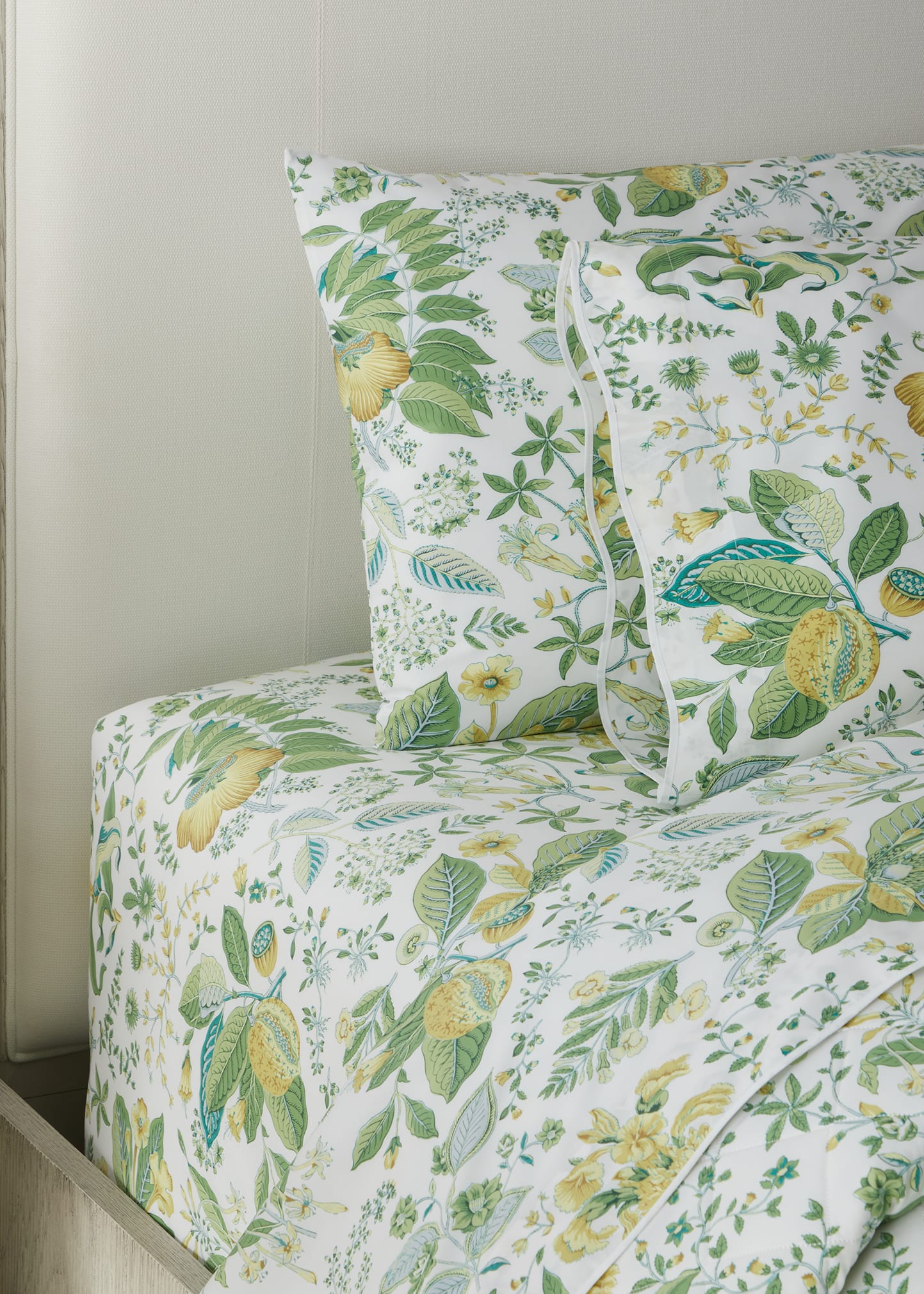 Matouk Schumacher Pomegranate Standard Pillowcase Pair In Citrus