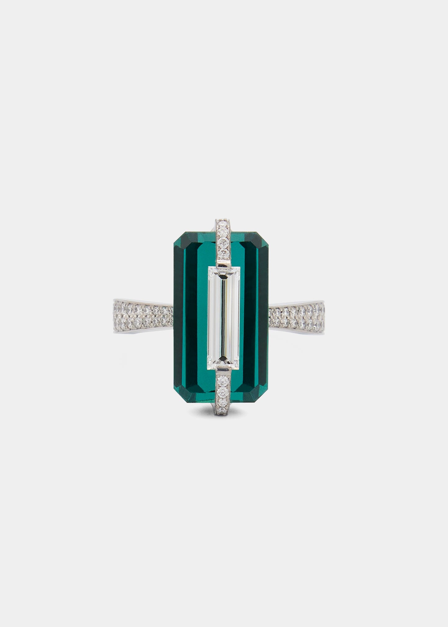 18K White Gold Ring with Diamonds and Tourmaline