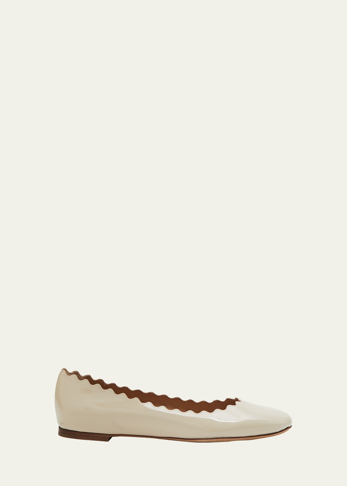 Chloé Lauren Patent Leather Scalloped Ballet Flats In Pearl Grey