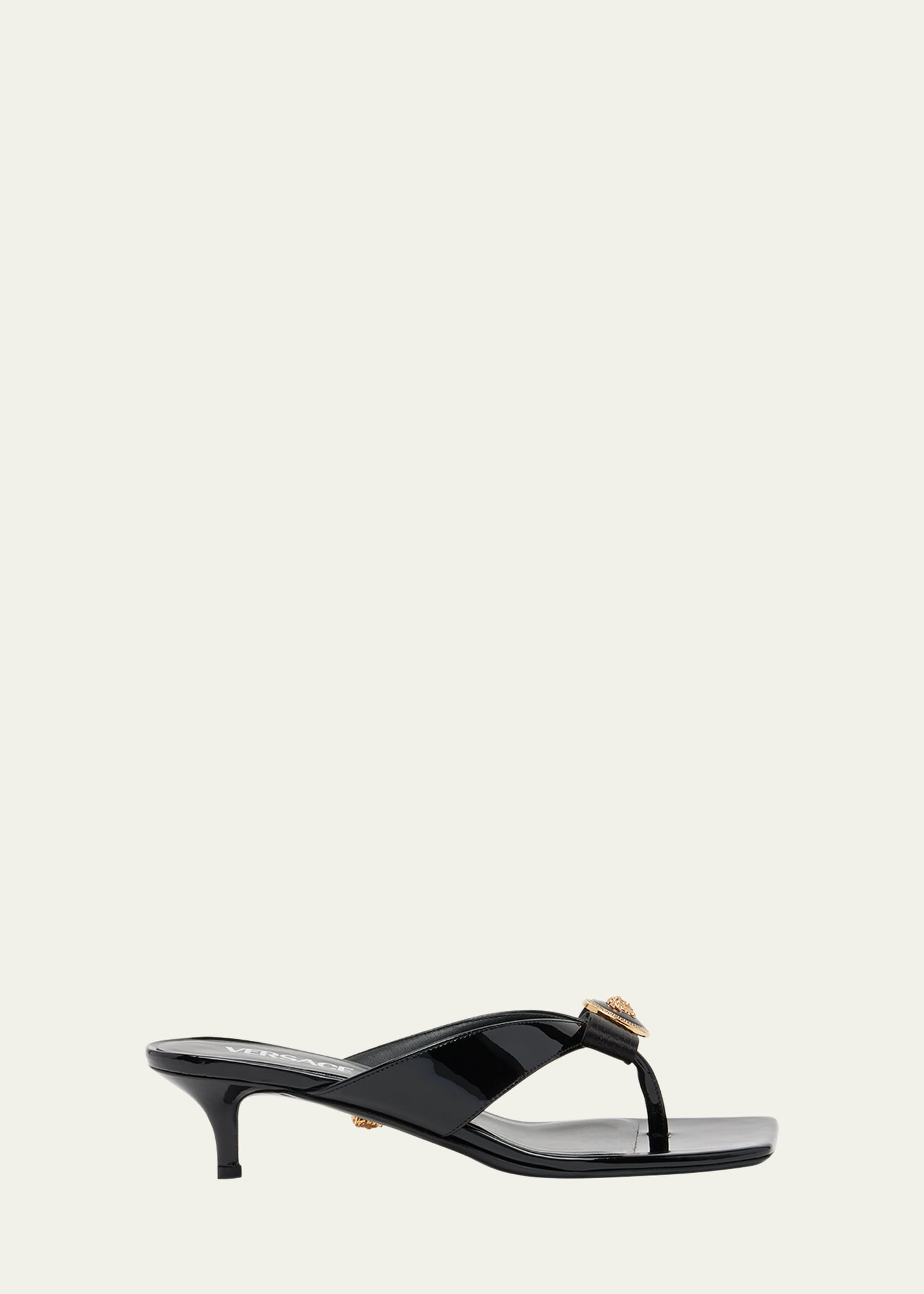 Versace Medusa Patent Bow Thong Sandals In 1b00v-black-versa