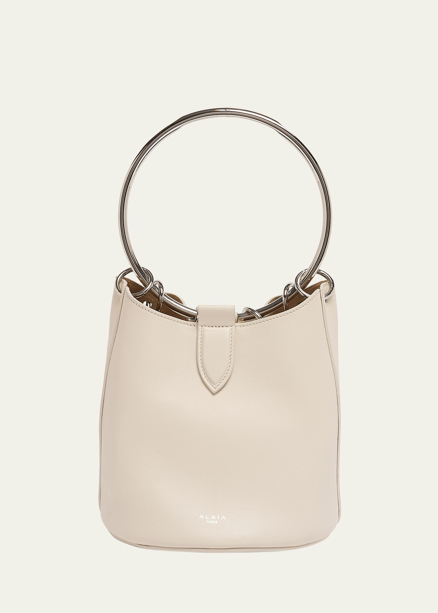 Alaïa Medium Ring Bucket Bag In Leather In Neutral