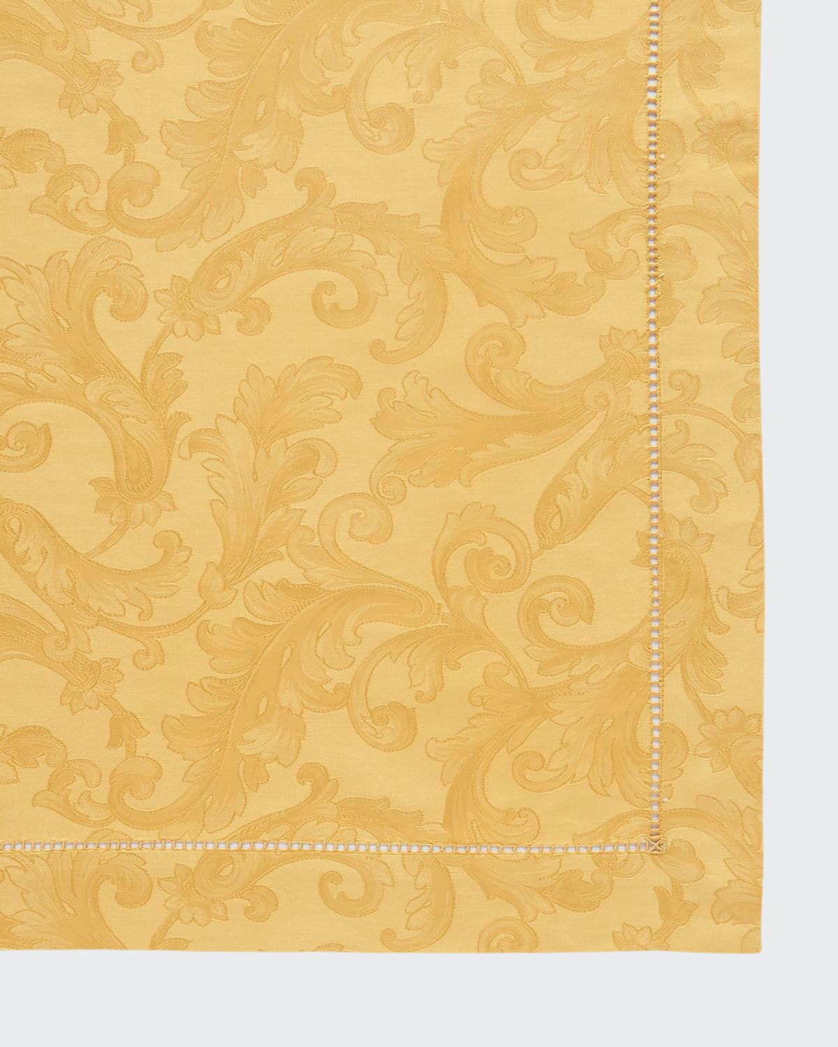 Sferra Acanthus Jacquard Tablecloth 70" X 126" In Parchment