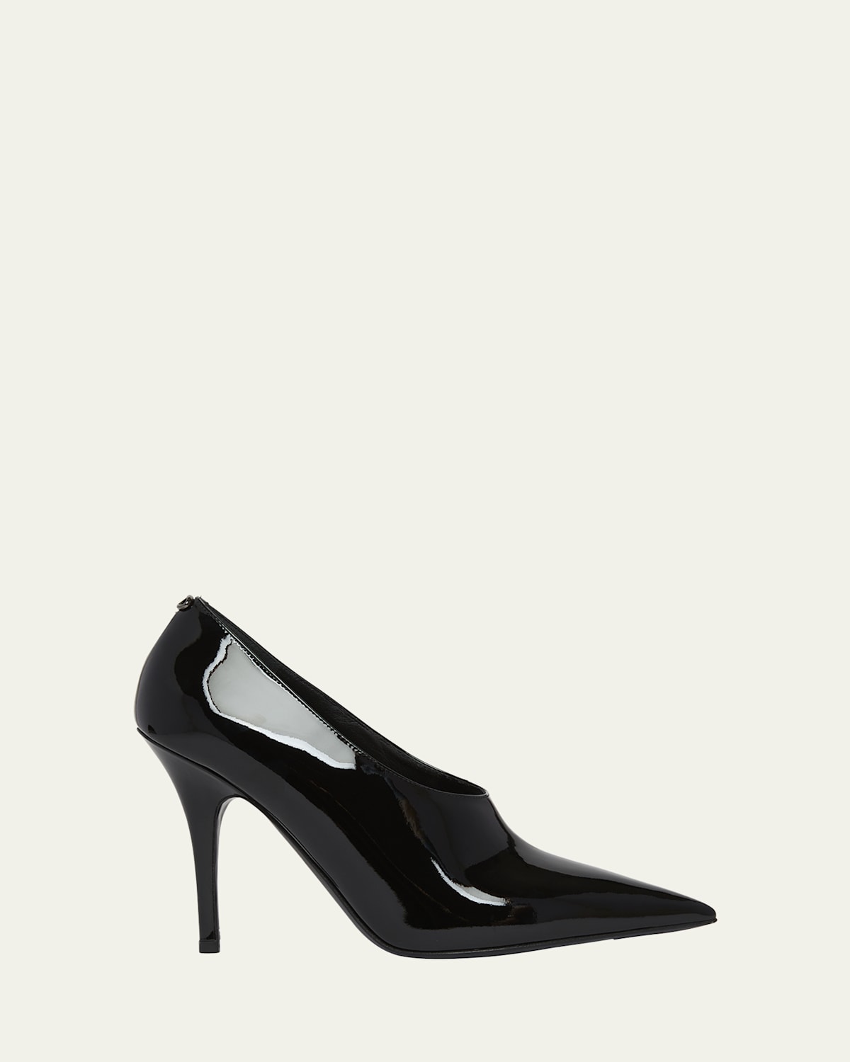 High cut pumps top