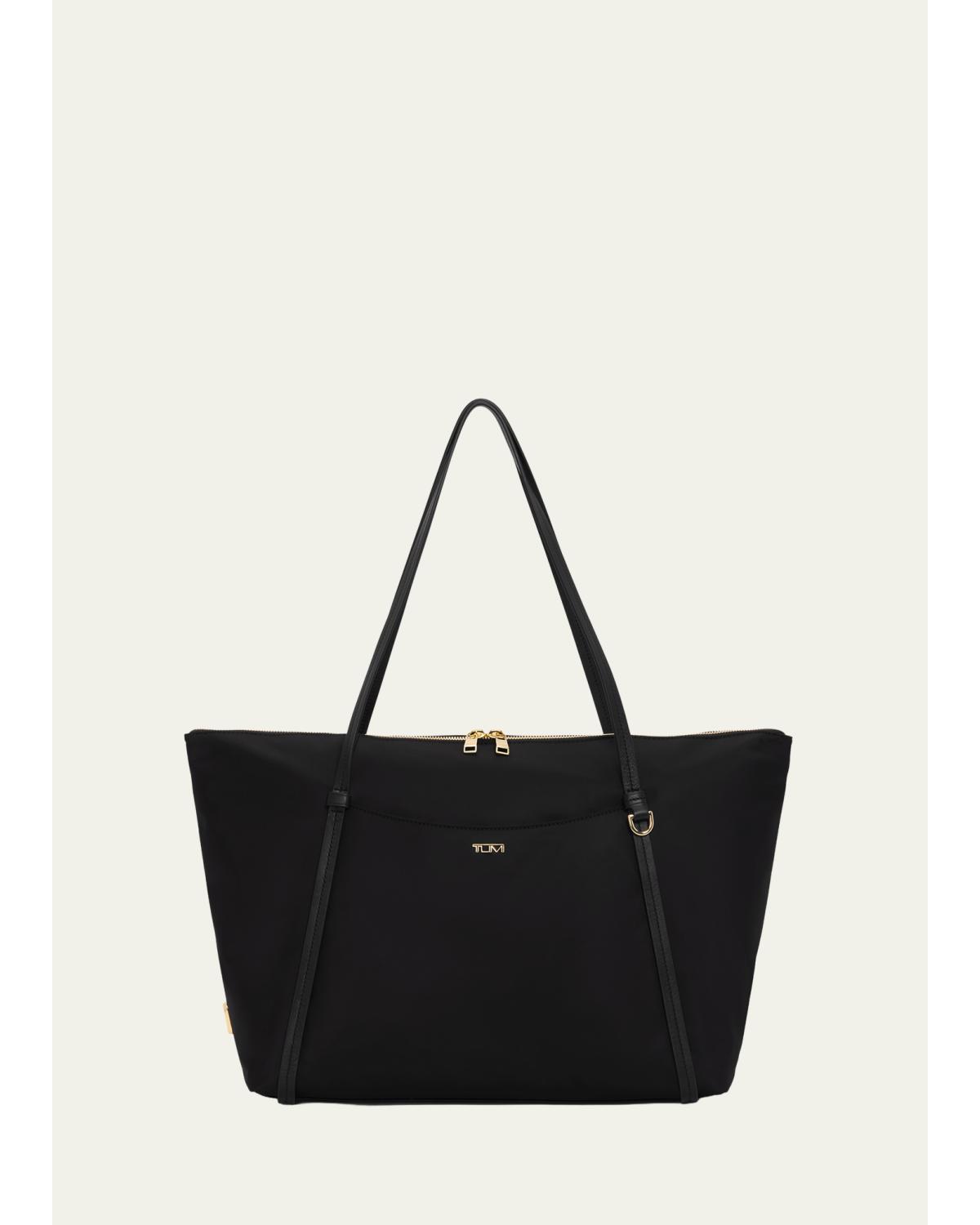 Voyageur Q Tote Bag