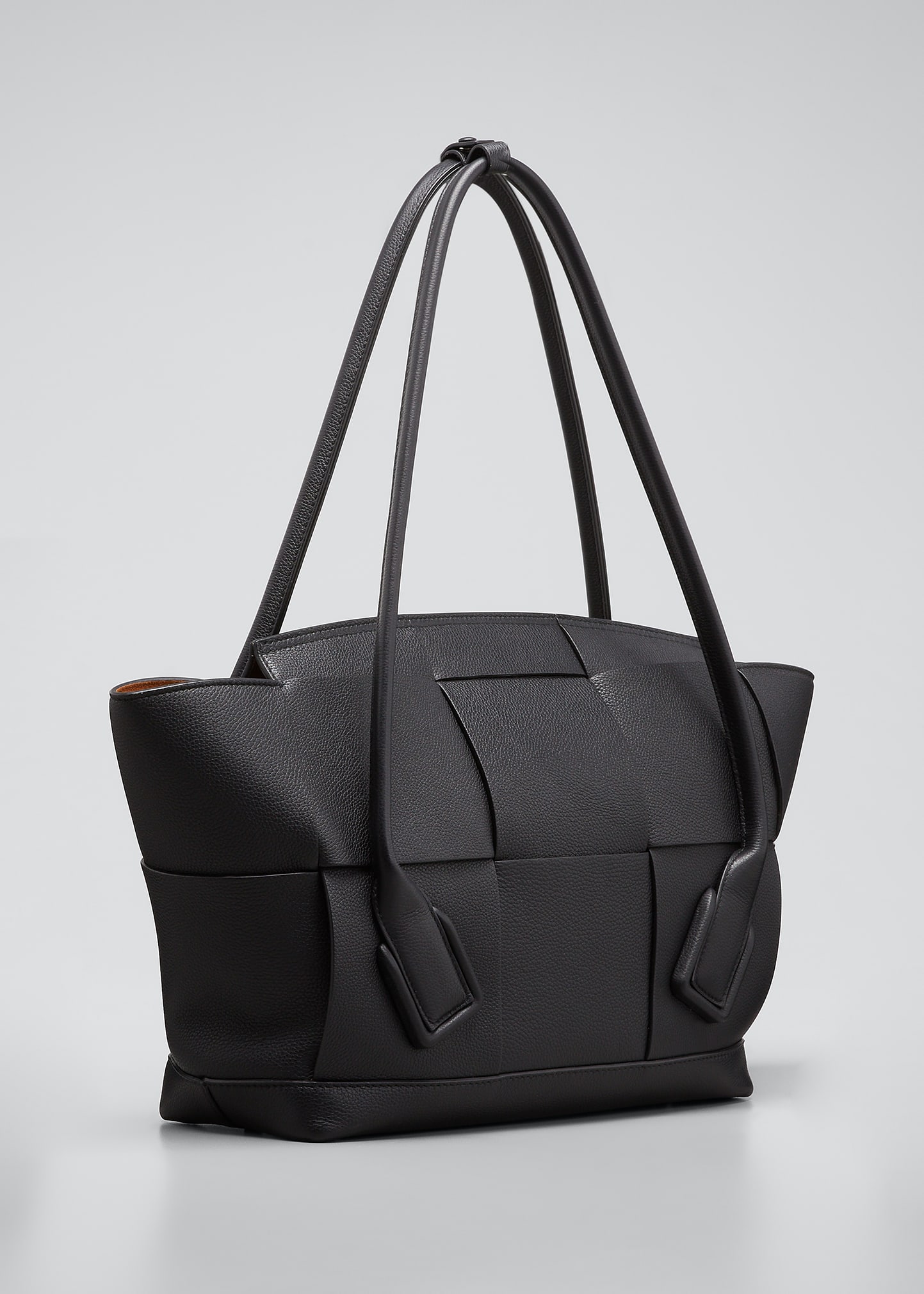 Amore ヴァイオリ Bottega Veneta Arco 48 Medium Grainy Leather Top-Handle Bag