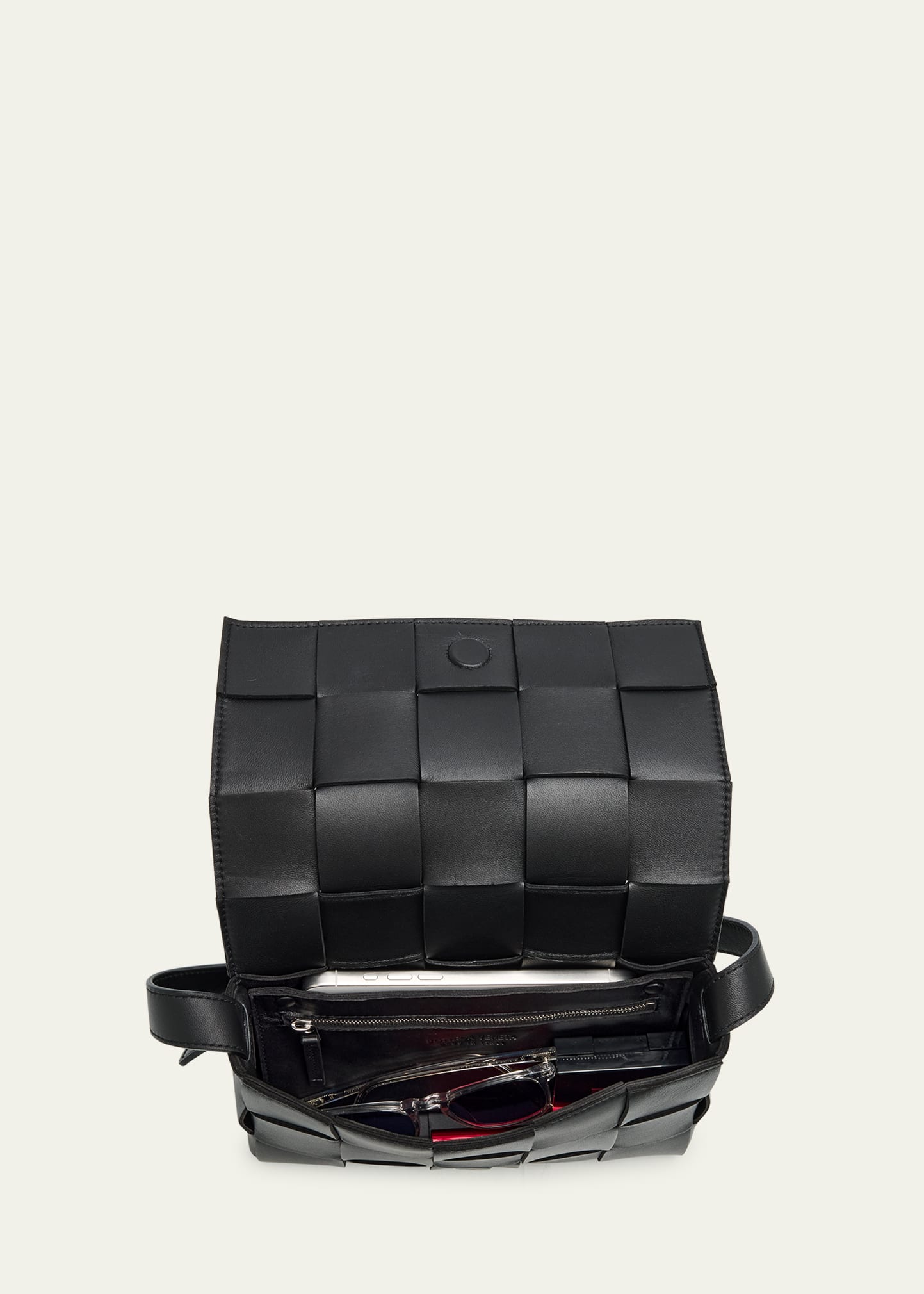 【BOTTEGA VENETA】CASSETTE MESSENGER BAG Black Cassette Intrecciato Leather Messenger Bag | BOTTEGA