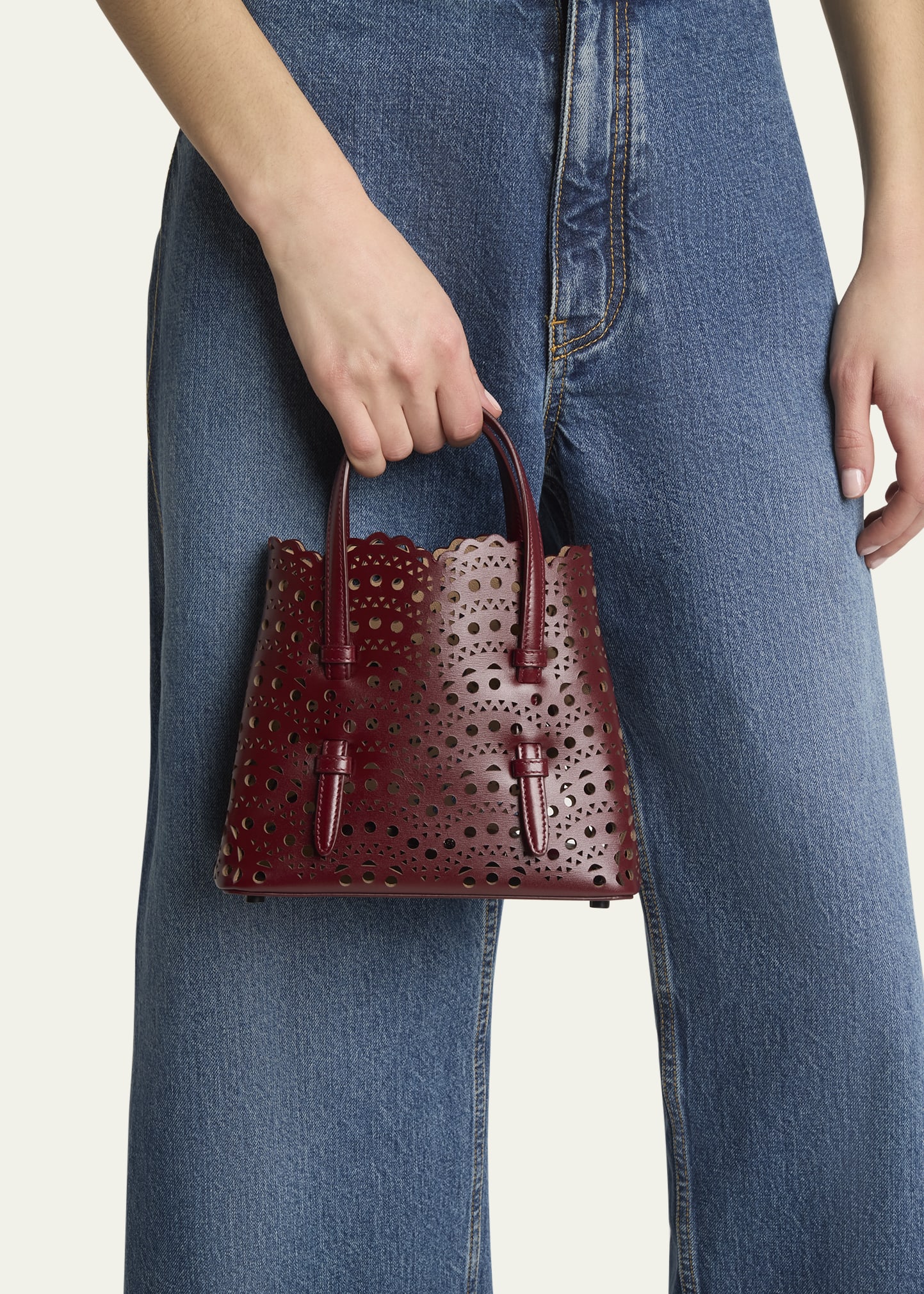 【関税&送料込】Alaia Alaia Mina 20 Perforated Bag ALAÏA BLACK NEO MINA 20 BAG IN VIENNE CALFSKIN | ALAÏA AE