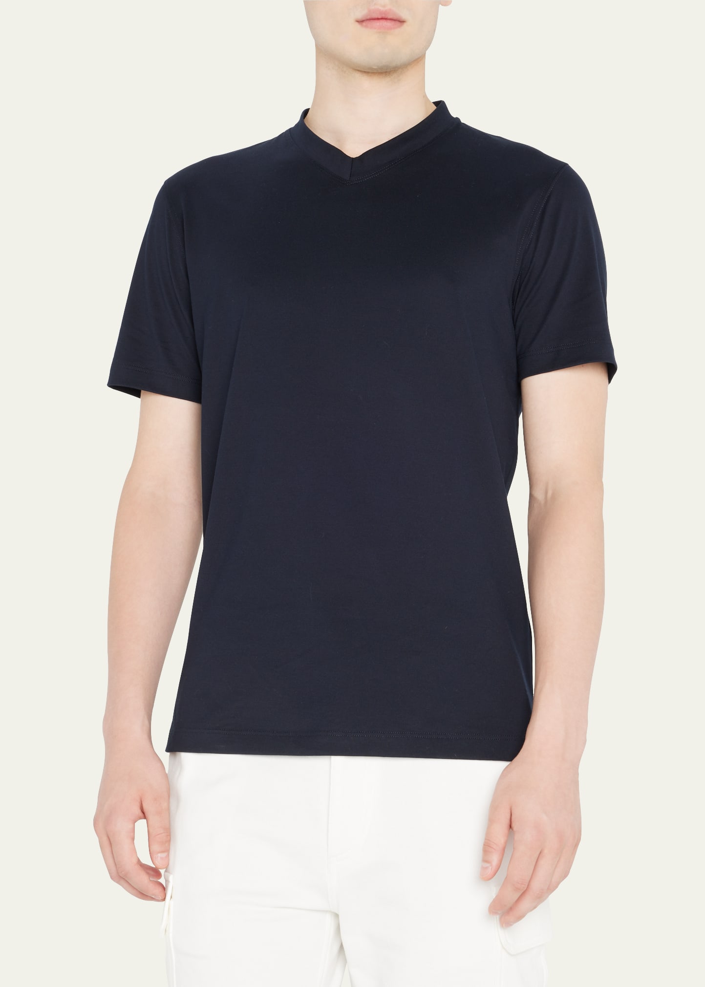 【関税＆送料込み】Brunello Cucinelli Cotton V-Necked T-Shi Brunello Cucinelli Men's Basic-Fit V-Neck T-Shirt - Bergdorf