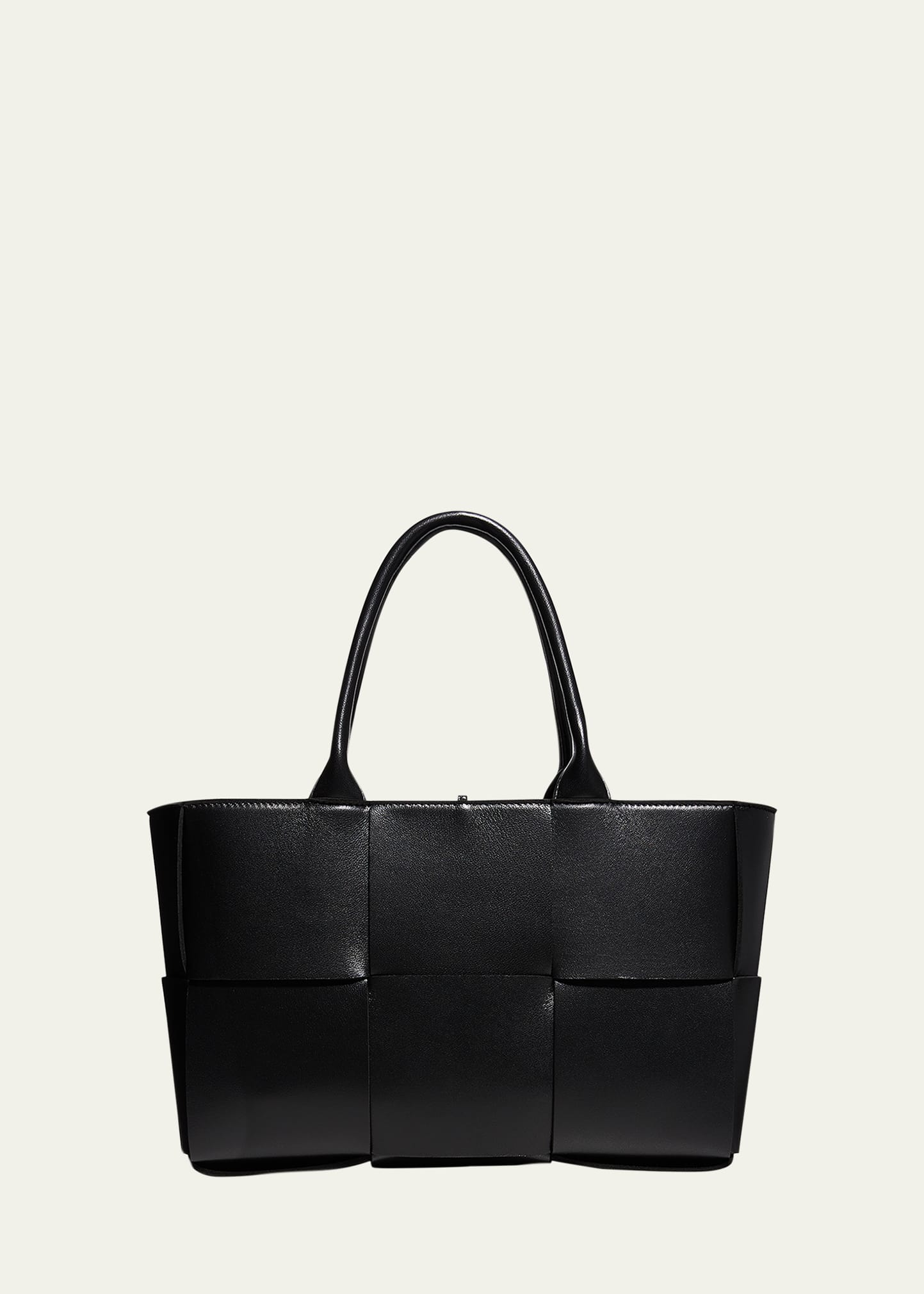 BOTTEGA VENETA THE ARCOトートバッグレザーブラック Arco Tote in Black | Bottega Veneta US