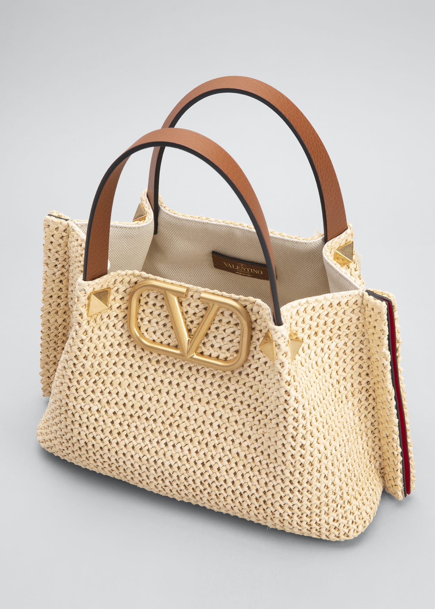 VALENTINO のポーチ♪★ ROMAN STUD ★【ラフィア】 Valentino Garavani Roman Stud Embellished Raffia Shoulder