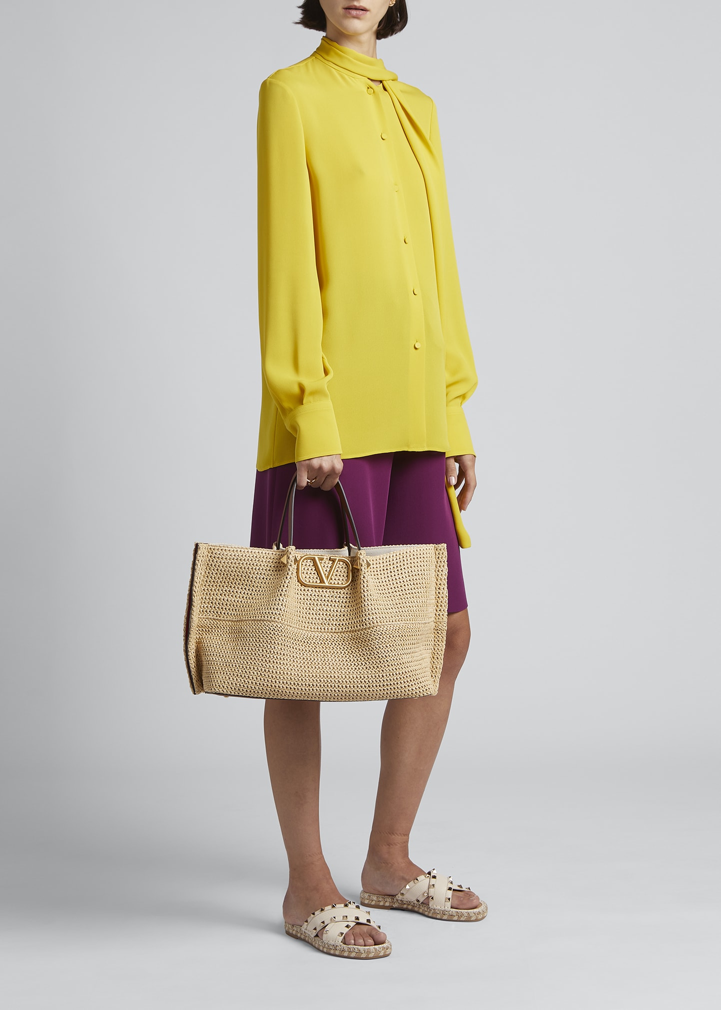 VALENTINO のポーチ♪★ ROMAN STUD ★【ラフィア】 Valentino Garavani Roman Stud Embellished Raffia Shoulder