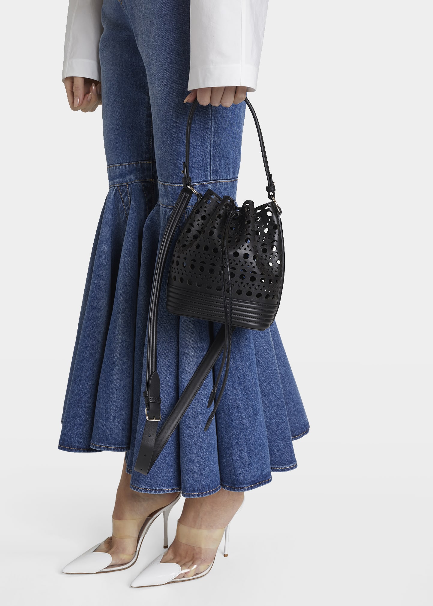 ALAIA LE SEAU SMALL VIENNE BUCKET BAG ショルダーバッグ ALAIA(ALAIA)ALAIA LE SEAU SMALL VIENNE BUCKET BAG ショルダーバッグ