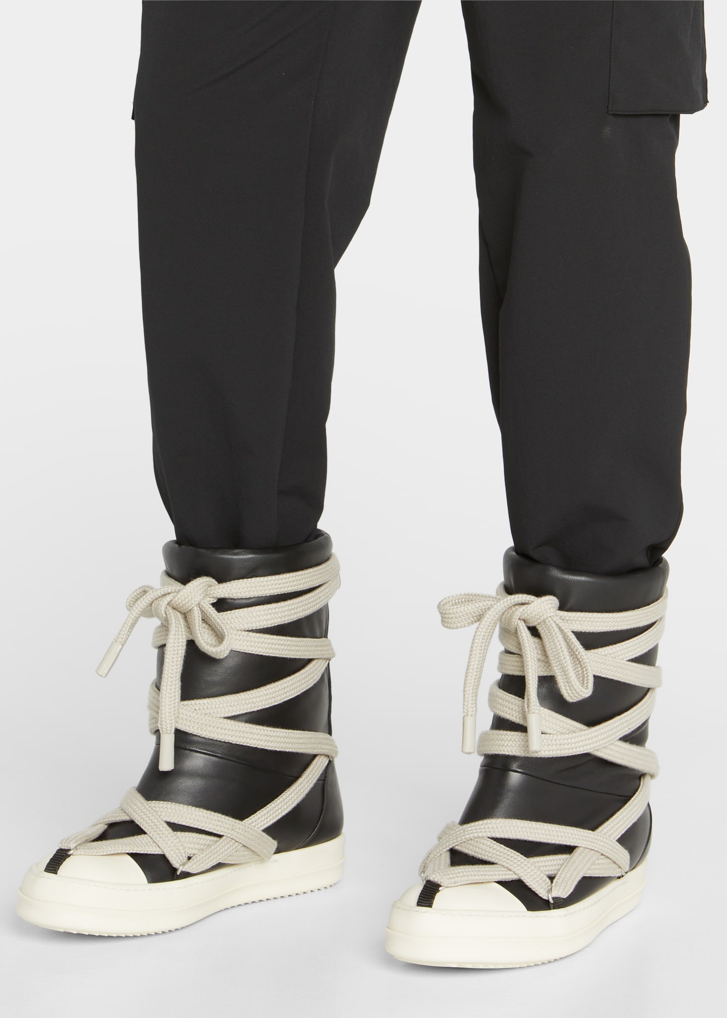 靴 RICK OWENS JUMBO PUFFER MEGALACED BOOTS RICK OWENS Jumbo Puffer Megalaced Boots are the perfect oversized