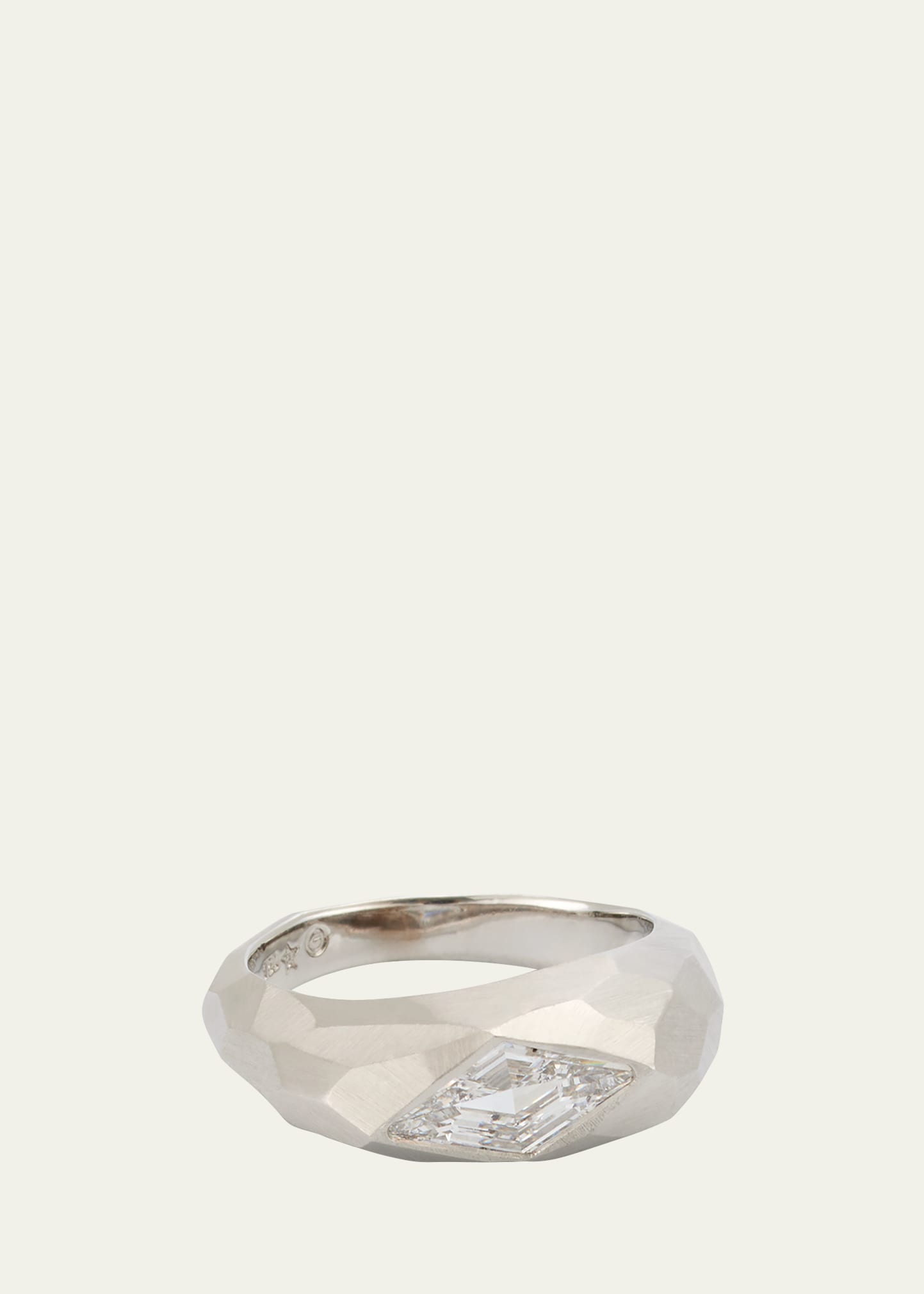 G Pebble Ring in White Gold with Lozenge Diamond