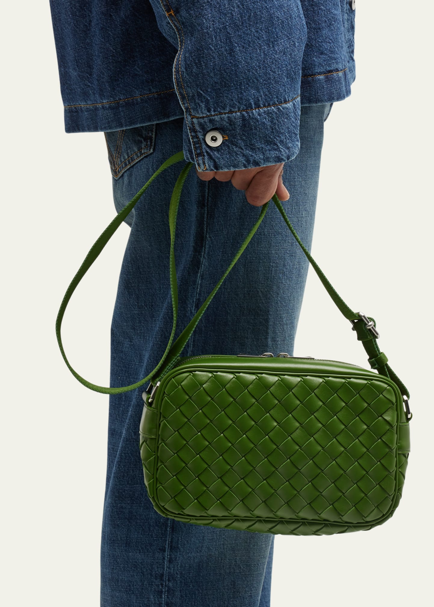 ショルダーバッグ BOTTEGA VENETA MAN CROSSBODY BAGS Bottega Veneta Men's Intrecciato Medium Crossbody Bag