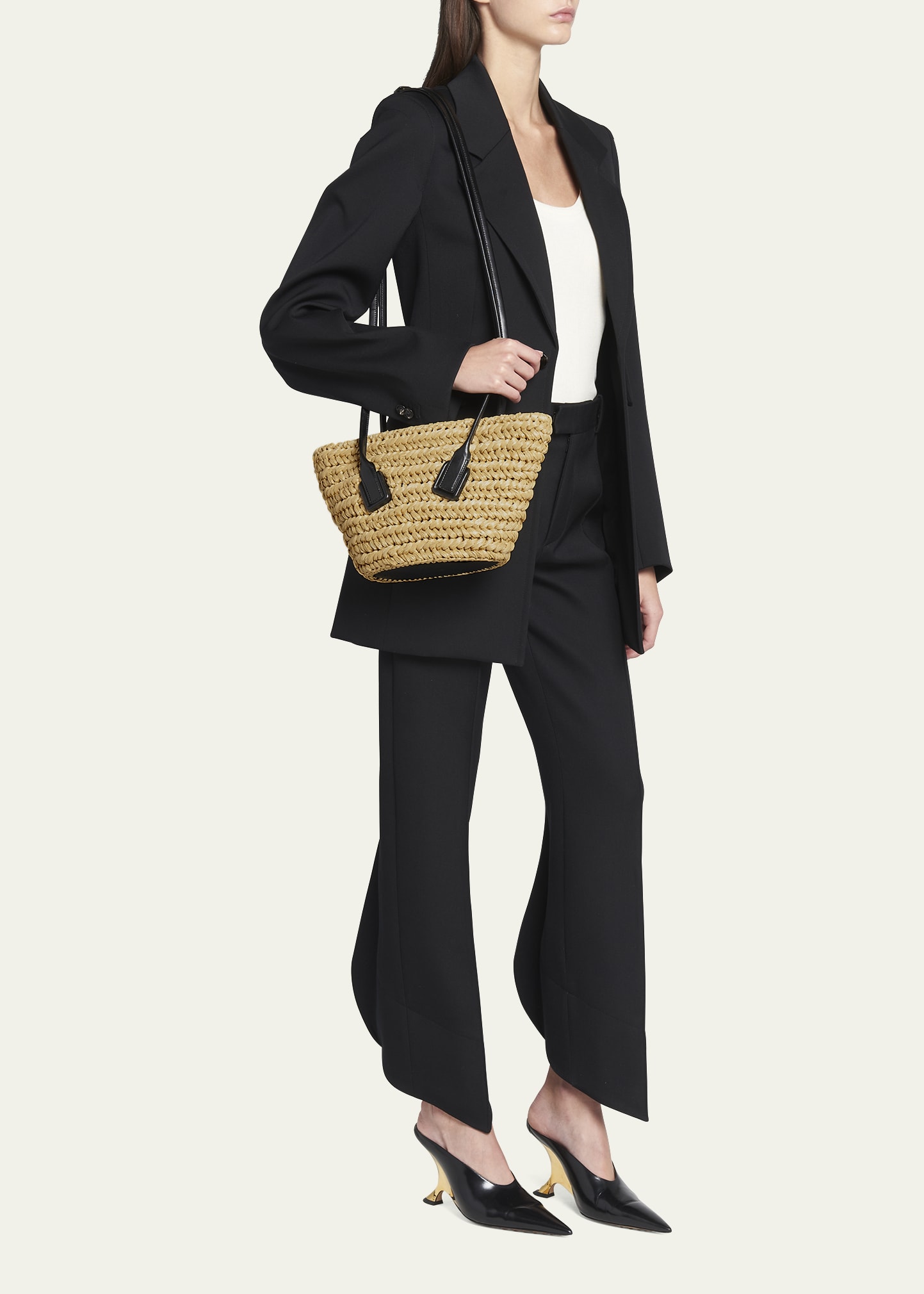 直営店直送/BOTTEGA VENETA/Arco Raffia Crochet Bag お洒落☆ Bottega Veneta Arco Small Crochet Raffia Shoulder Bag
