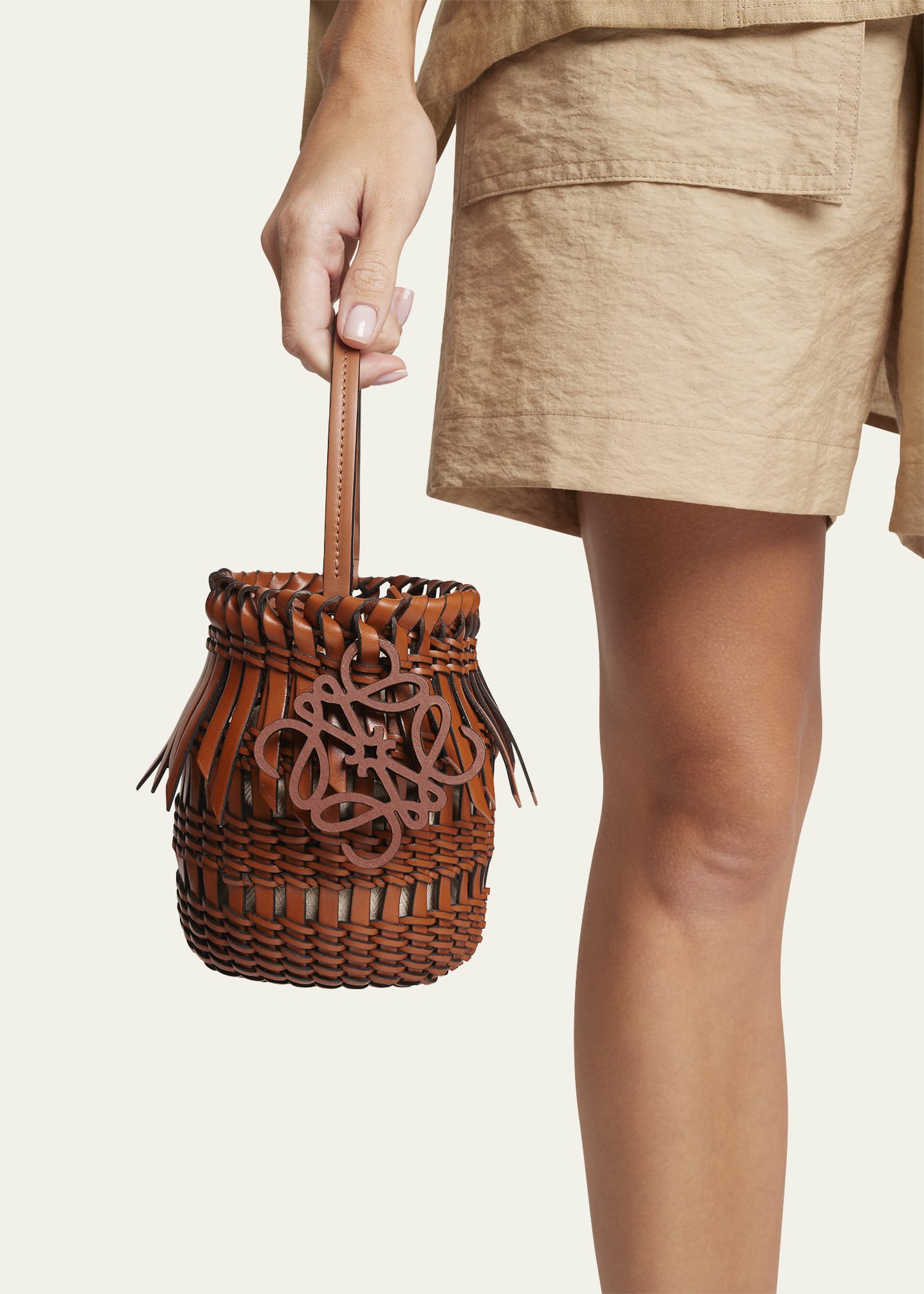 【クラフト感漂う逸品】LOEWE fringe bucket bag Small 2色展開 Small Fringe Bucket bag in calfskin Green - LOEWE