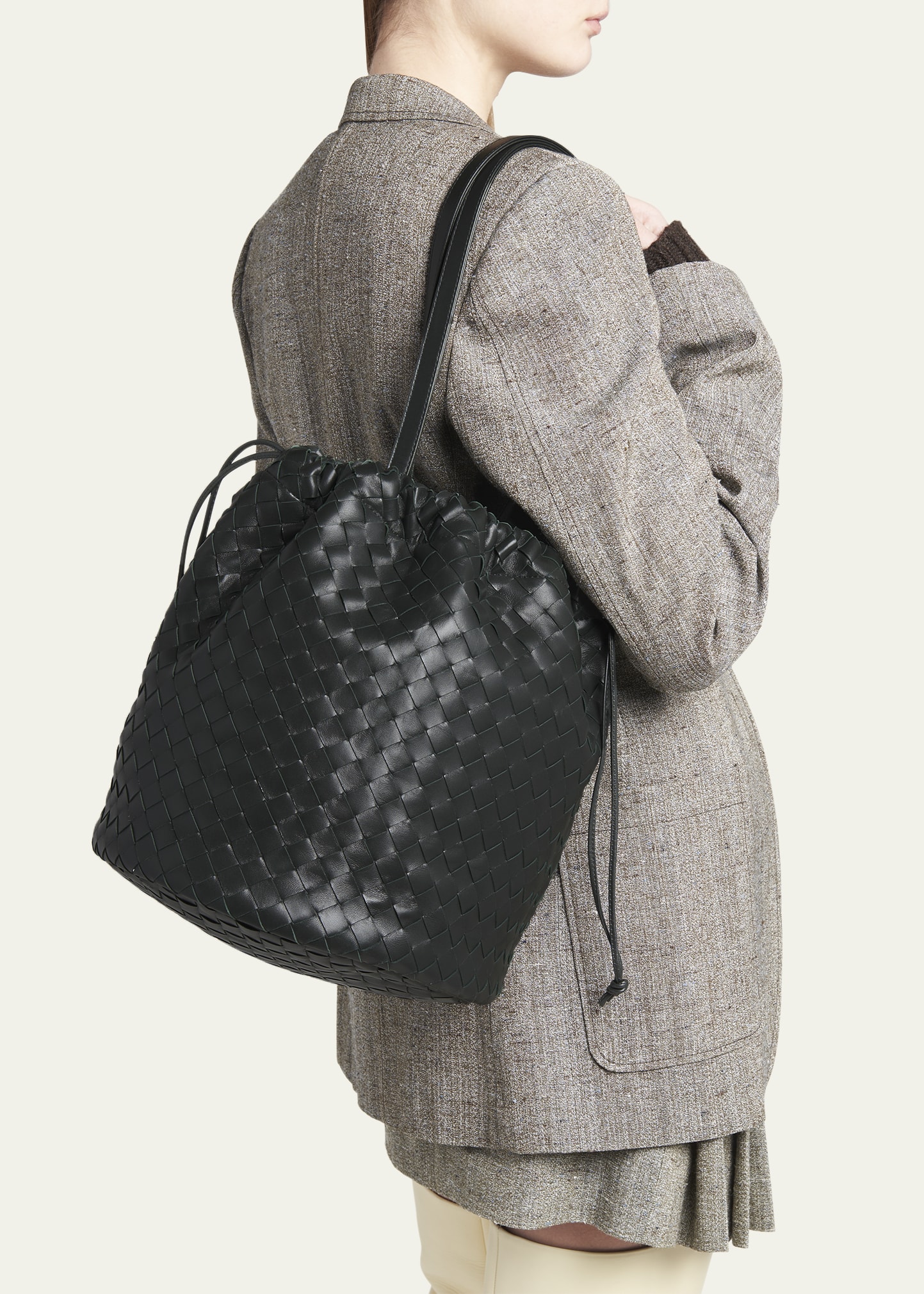 Bottega Veneta Medium Intrecciato Leather Bucket Bag - Bergdorf