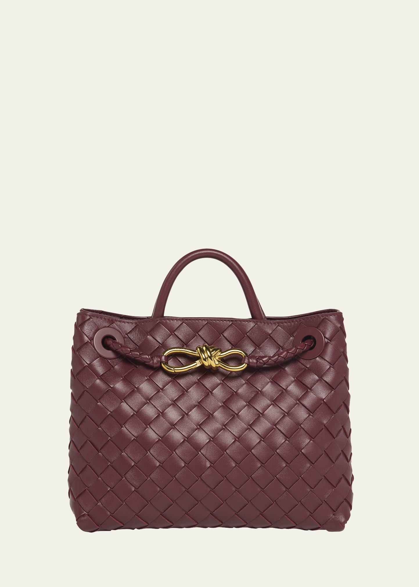 洗練されたデザイン【BOTTEGA VENETA】Andiamo piccola バッグ Bottega Veneta® Women's Small Andiamo in Black. Shop online now.