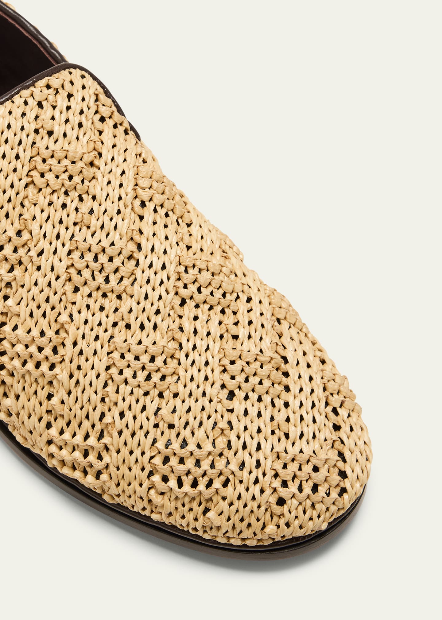 【BOTTEGA VENETA】Flat Sandals/追跡+関税+全国送料込み Bottega Veneta Padded Flat Sandals in Azalea | FWRD