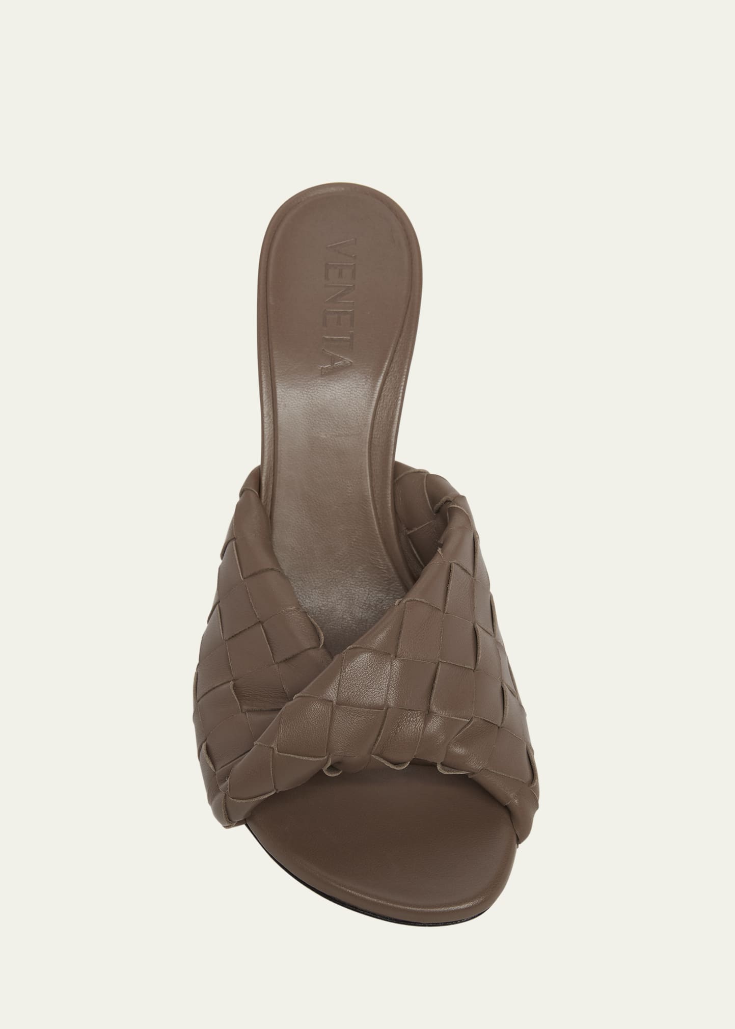 靴 BOTTEGA VENETA Sandals Tapioca Bottega Veneta Padded Leather Sandals in Tapioca | FWRD