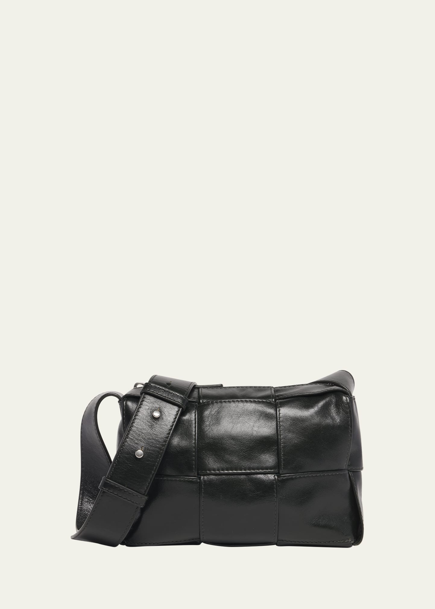 ショルダーバッグ BOTTEGA VENETA  Crossbody Bags Men Leather Black Bottega Veneta Men's Intrecciato Medium Crossbody Bag