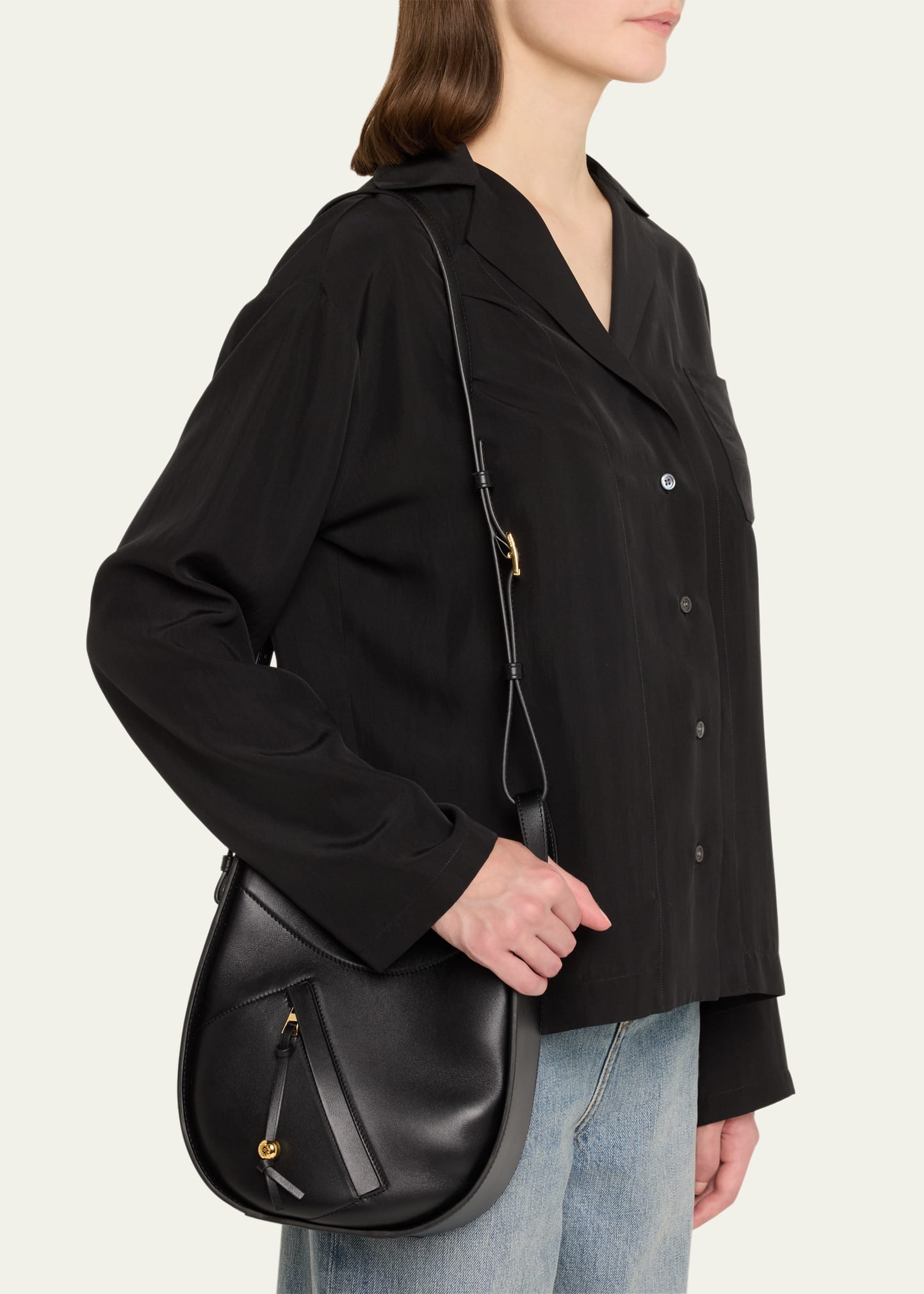 ☆関税・送料込☆【LOEWE】Hammock Slice クロスボディバッグ Loewe Hammock Slice Leather Crossbody Bag - Bergdorf Goodman