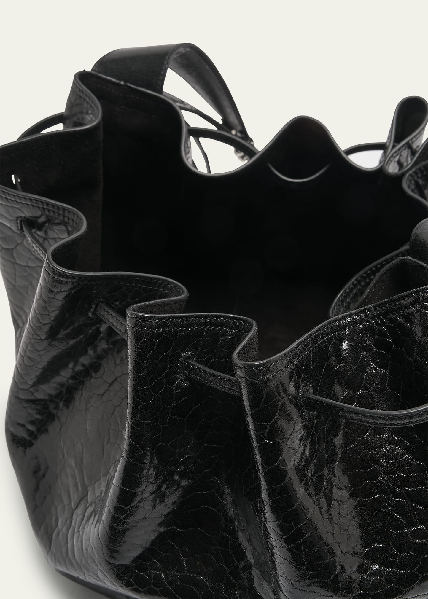【関税&送料込】Givenchy Pumpkin Medium Bag In Black Cracked Givenchy Pumpkin medium bag in black cracked patent leather