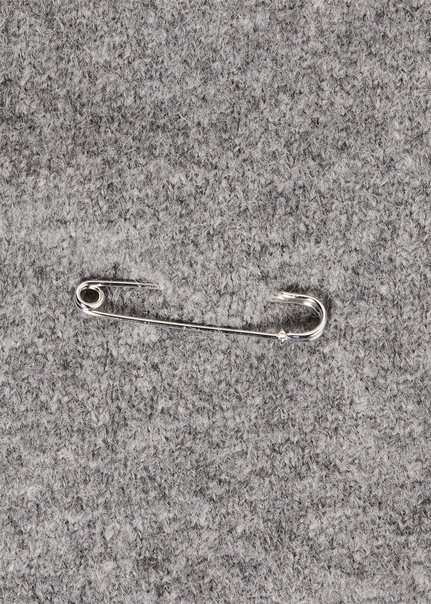 VIP【関税送料無料】希少 DRIES VAN NOTEN GREY SCARF Dries Van Noten grey scarf in an oversized fishnet knit