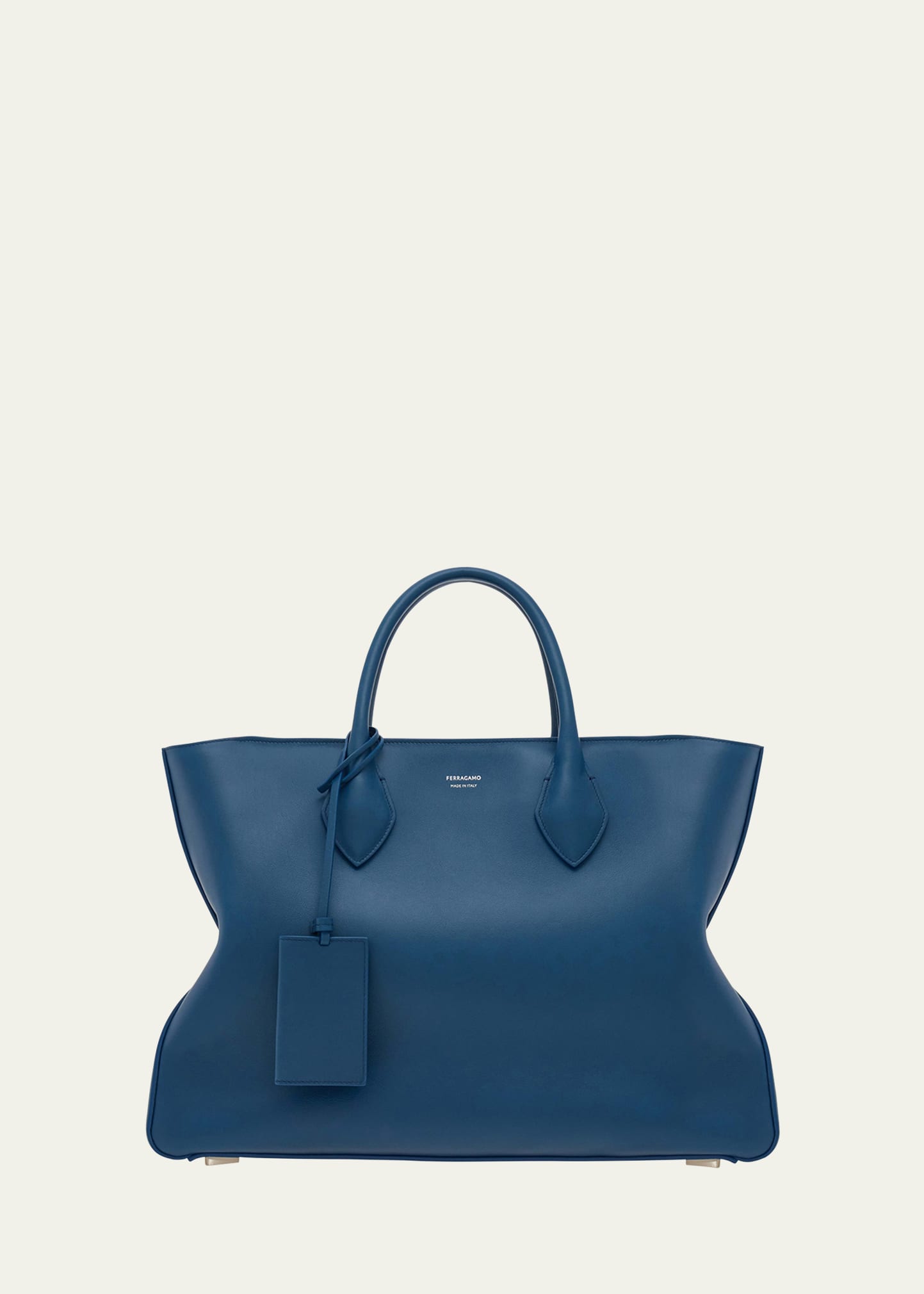 【関税込・国内発送】FERRAGAMO star tote bag with logo Star-shaped tote bag (L) - Women | Ferragamo