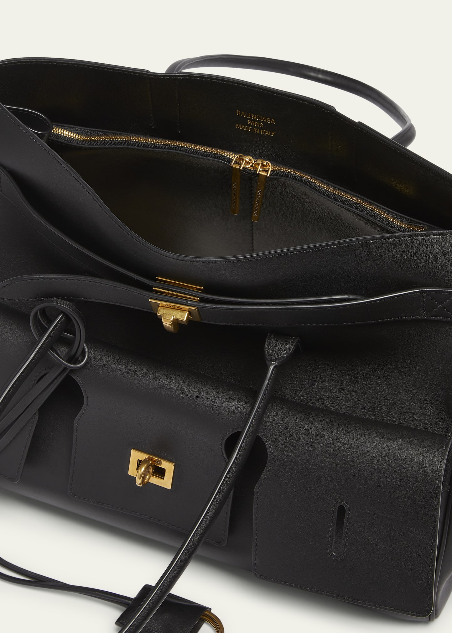 トートバッグ BALENCIAGA Black Leather Medium Bel Air Shoulder Bag Women's Bel Air Shoulder Bag Medium in Black | Balenciaga US