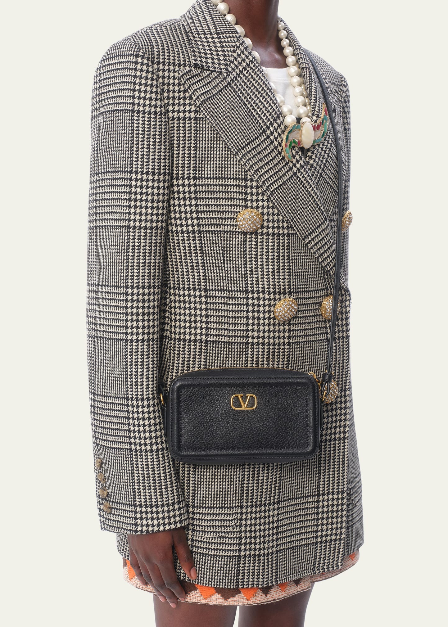 【VALENTINO】 Alltime Small leather crossbody bag nm_4889538_100106_m