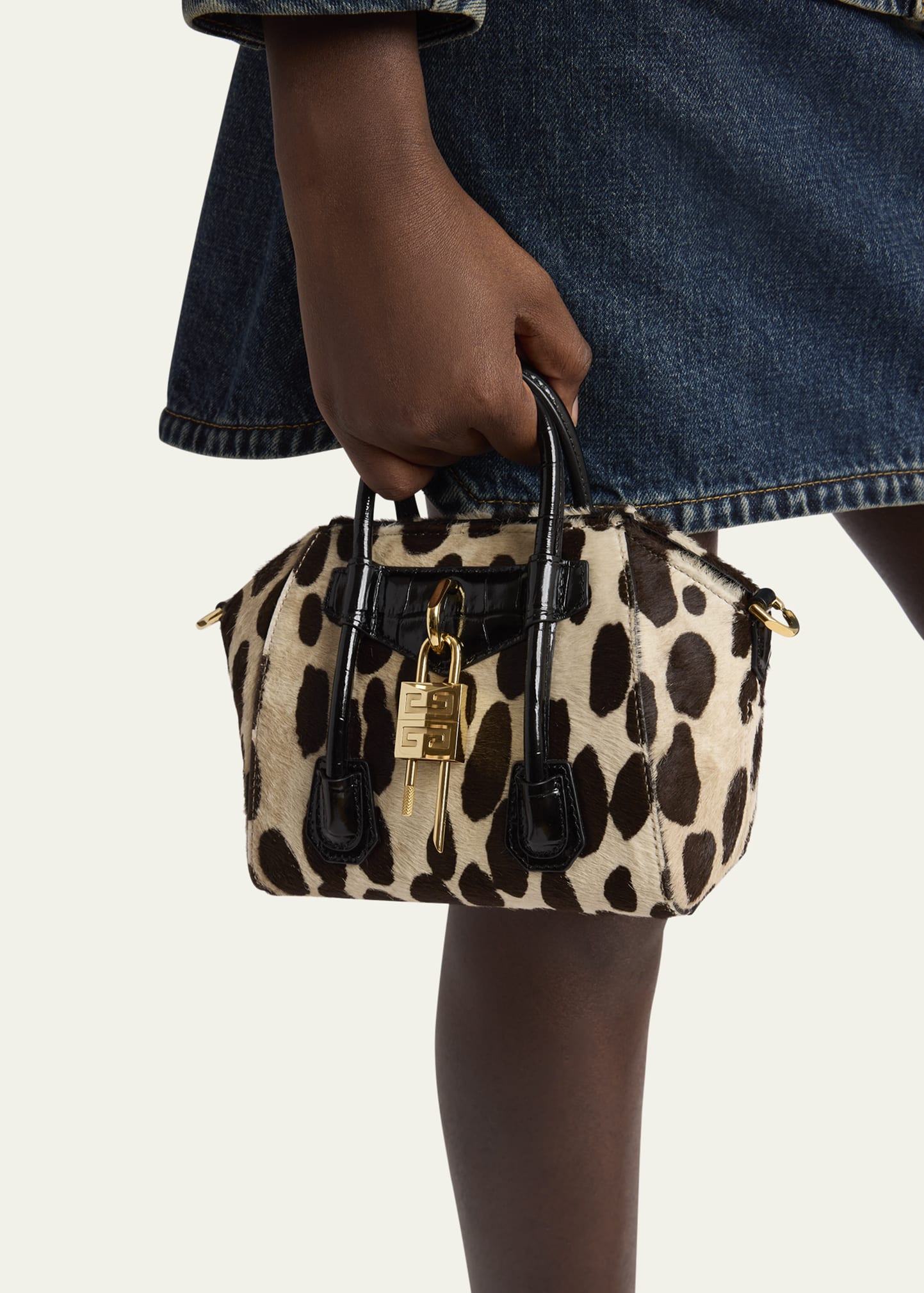 【関税&送料込】Givenchy Printed Calf Hair Antigona Lock Toy Mini Antigona Lock bag in leopard print haircalf in - black