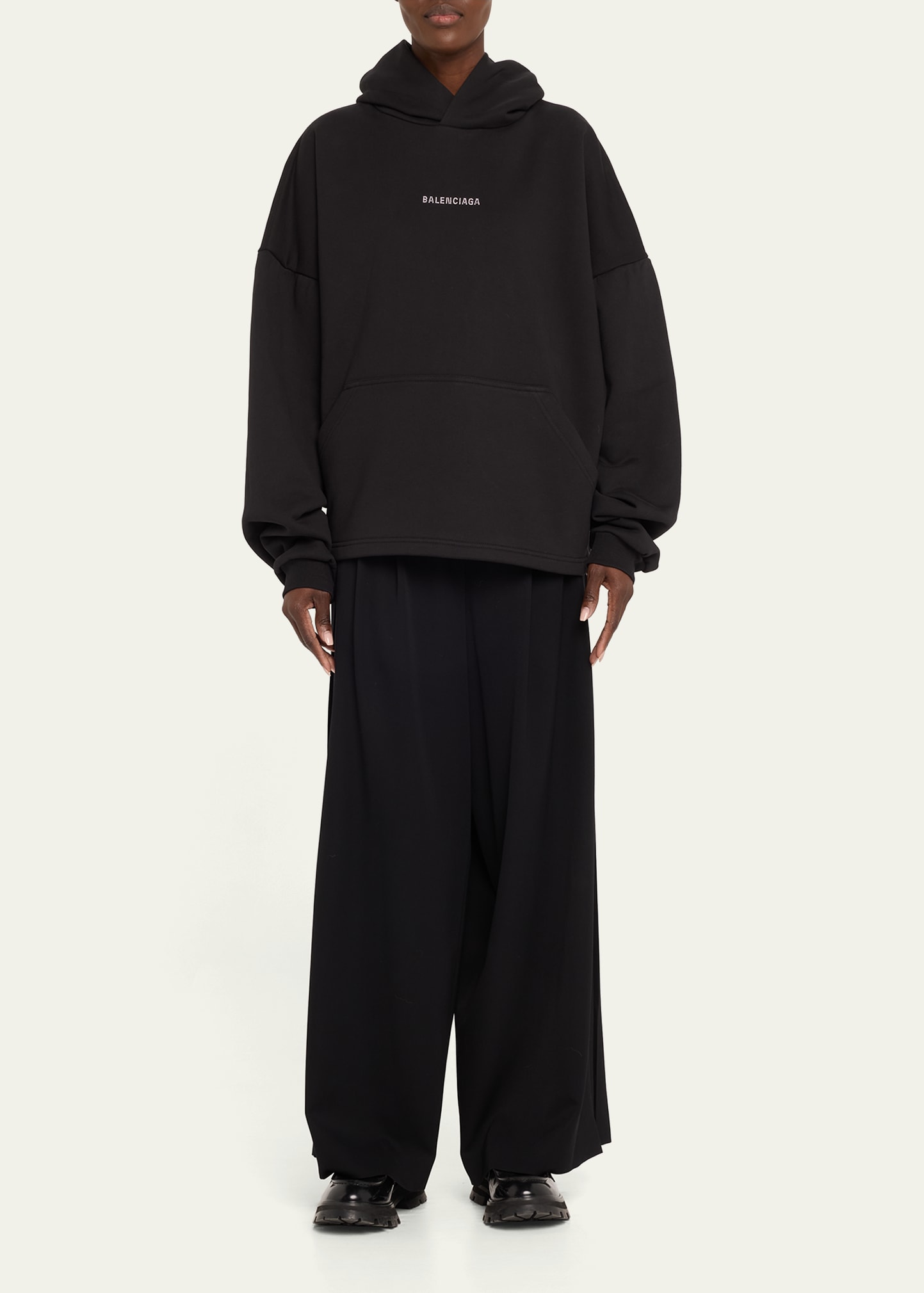 BALENCIAGA - 大人OK♡BALENCIAGA2018AWロゴ入フード付スウェット専用です Balenciaga Logo Embellished Cropped Hoodie - Bergdorf Goodman