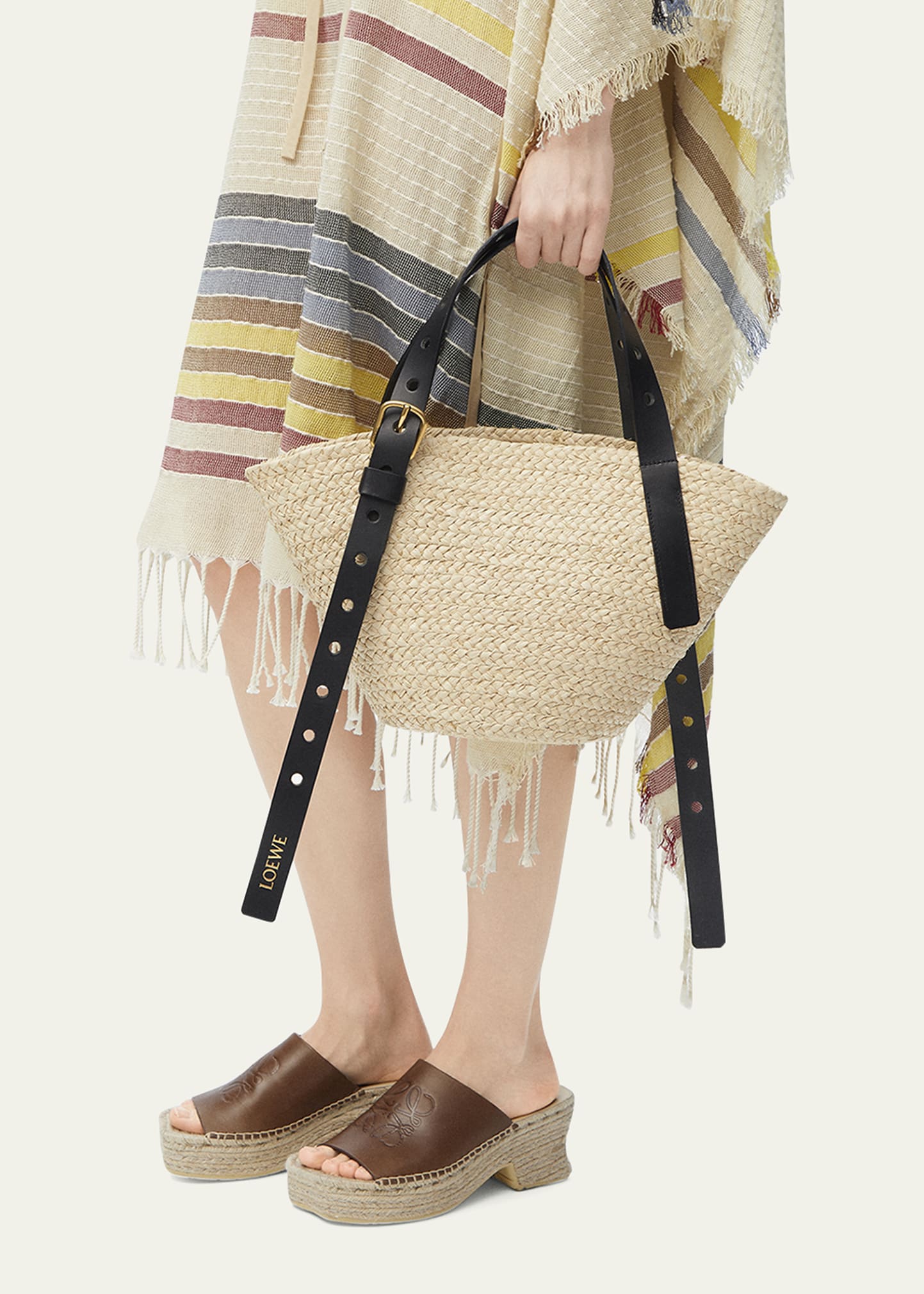 国内発 LOEWE x Paula's Ibiza パンチホールバスケット スモール Loewe x Paula's Ibiza Punch Hole Small Basket Shoulder Bag