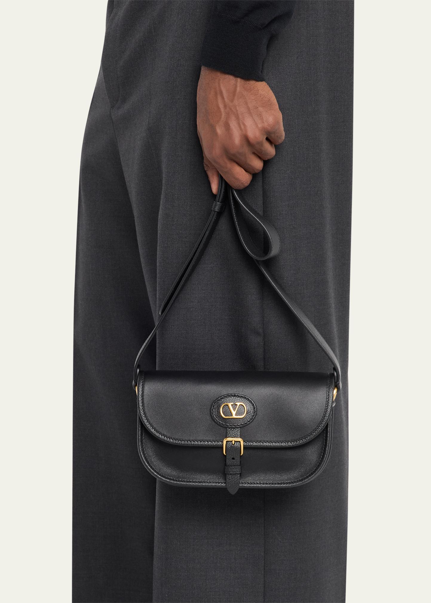 VALENTINO GARAVANIブラックレザーハンドバッグ Valentino Garavani Men's Antibes Small Leather Crossbody Bag