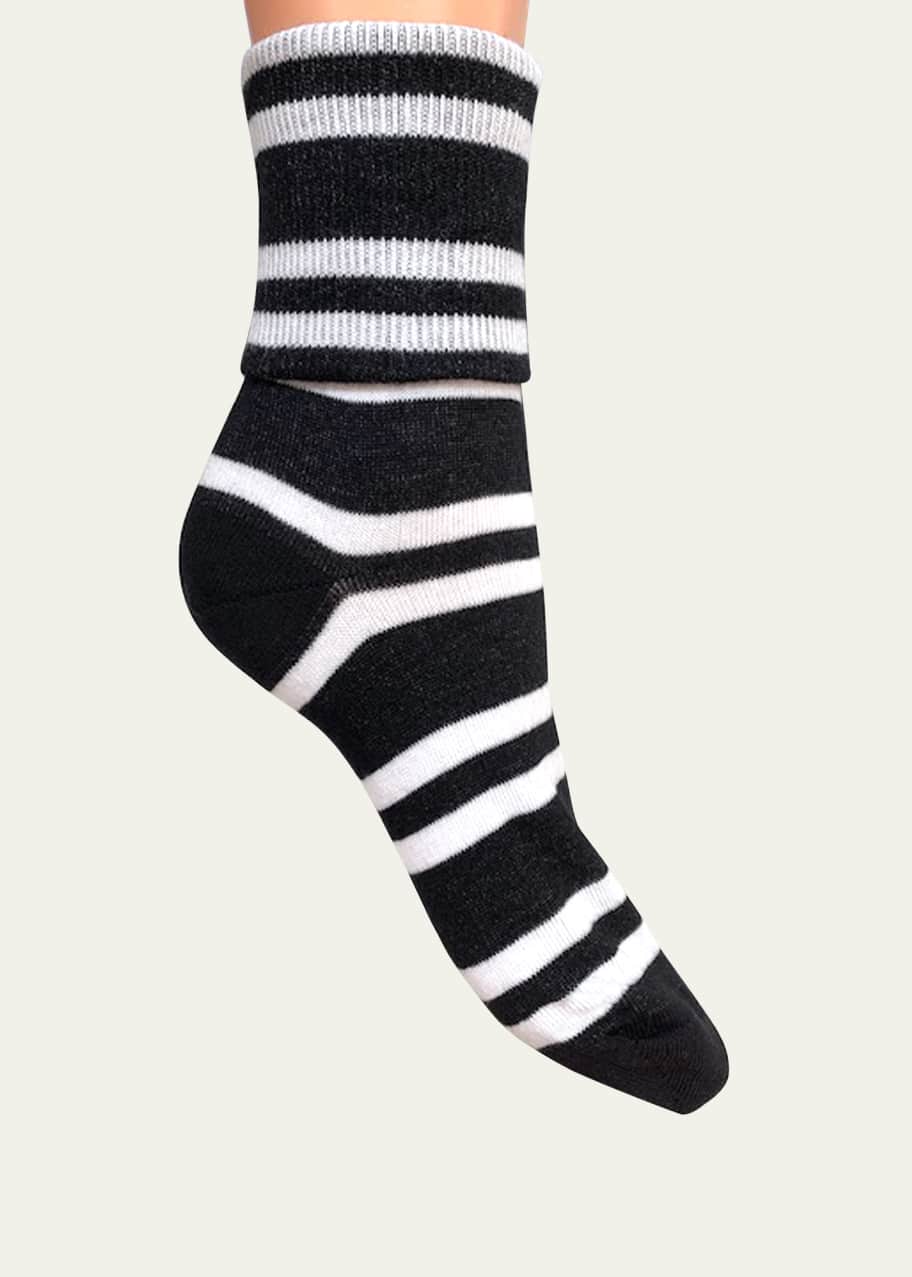 I am beautiful socks, black low-cut socks