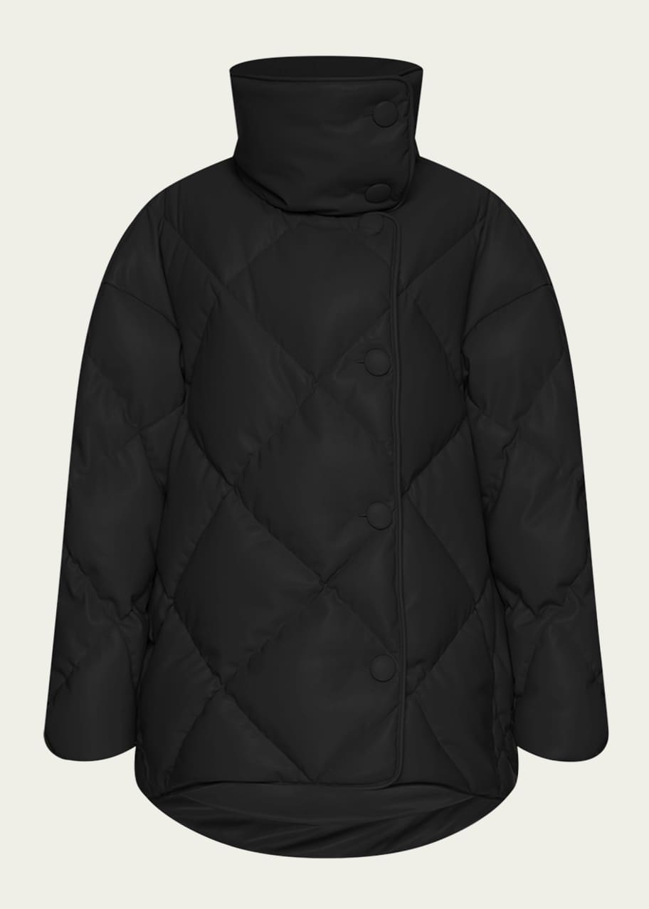 Queen puffer coat top