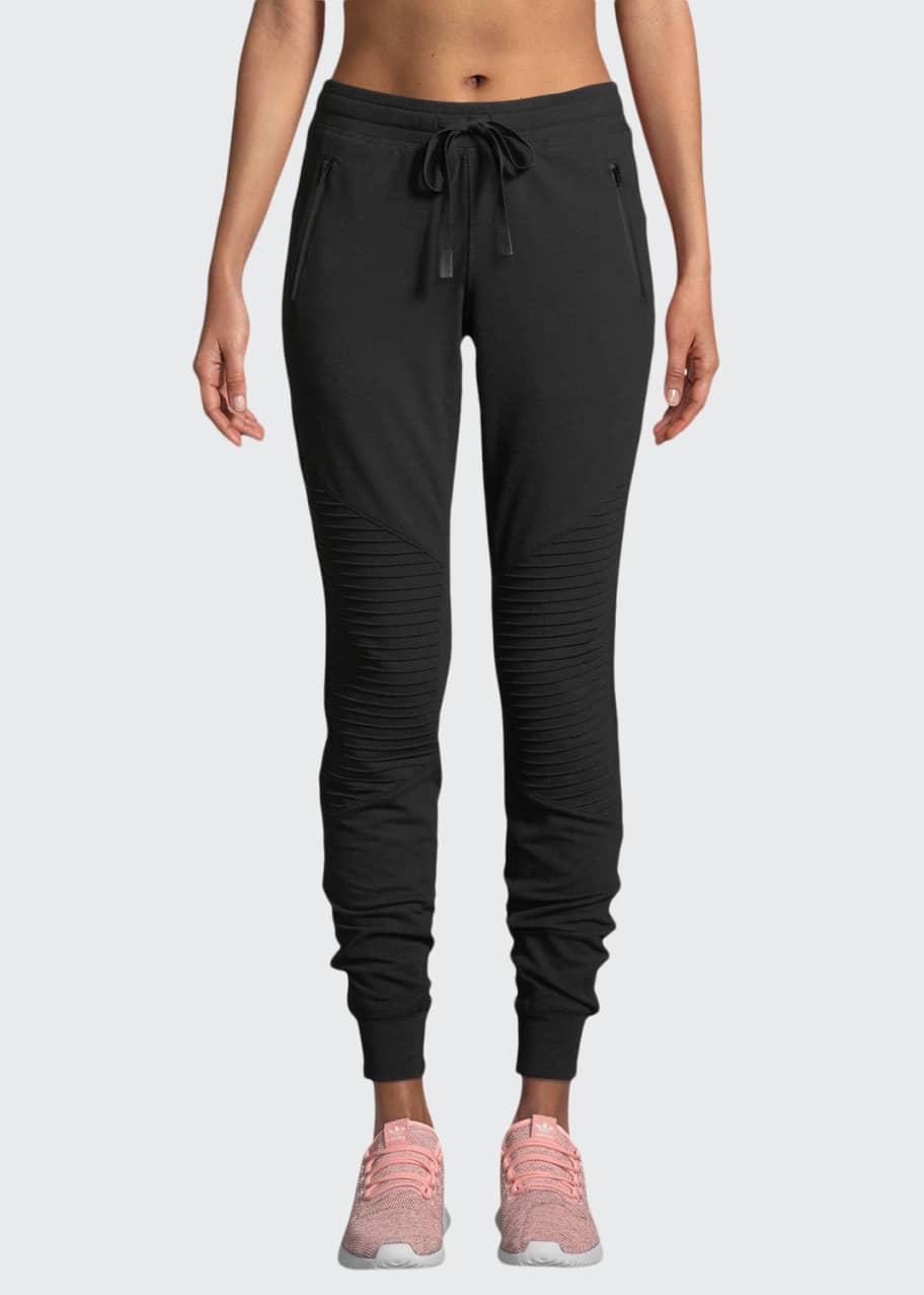 Alo Yoga Women's Urban Moto Sweatpant, Anthracite, Small : :  Fashion