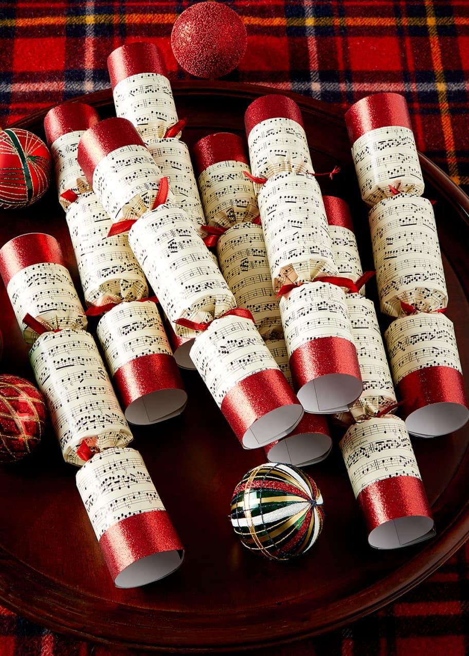 Robin Reed 8 Classical Music Christmas Crackers with Handbells & Sheet