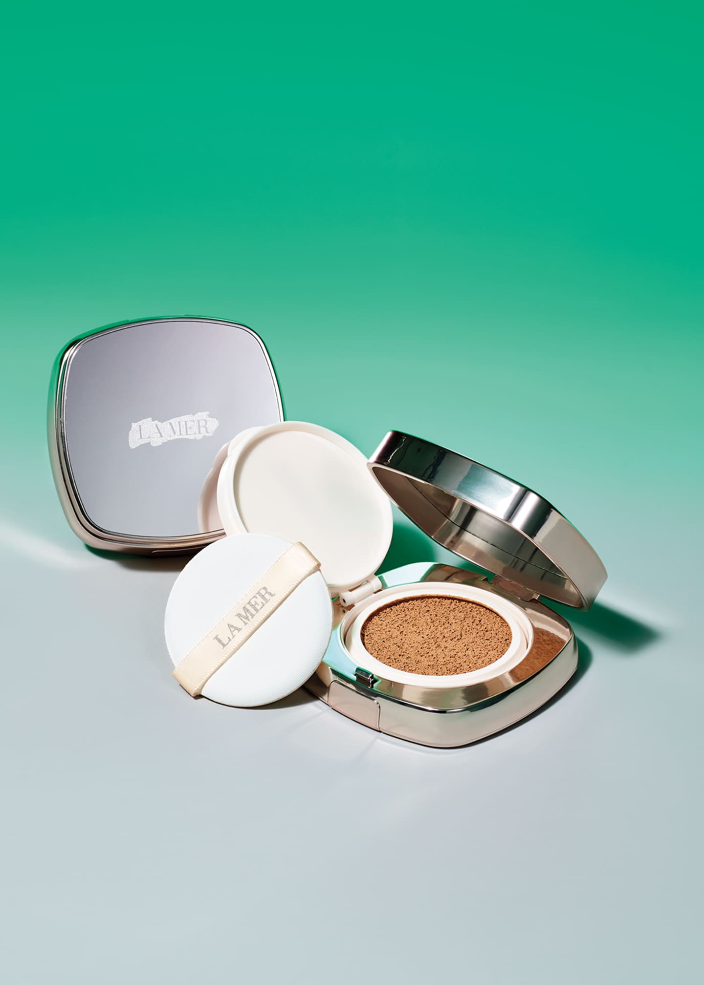 La Mer The Luminous Lifting Cushion Foundation Broad Spectrum SPF 20 Image 2 of 5