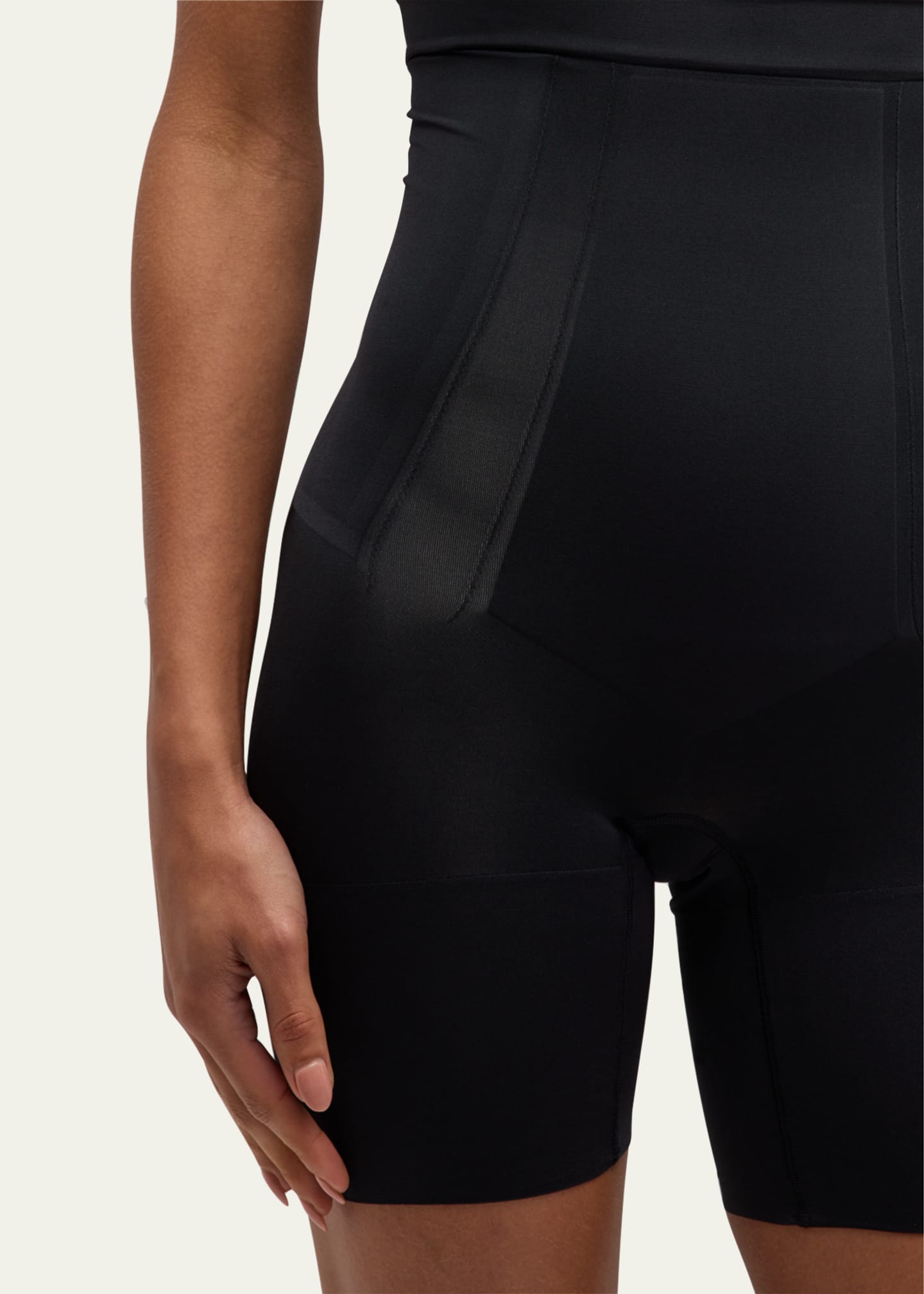 Spanx SPANXsculpt™ OnCore High-Waisted Mid-Thigh Shorts Image 5 of 5