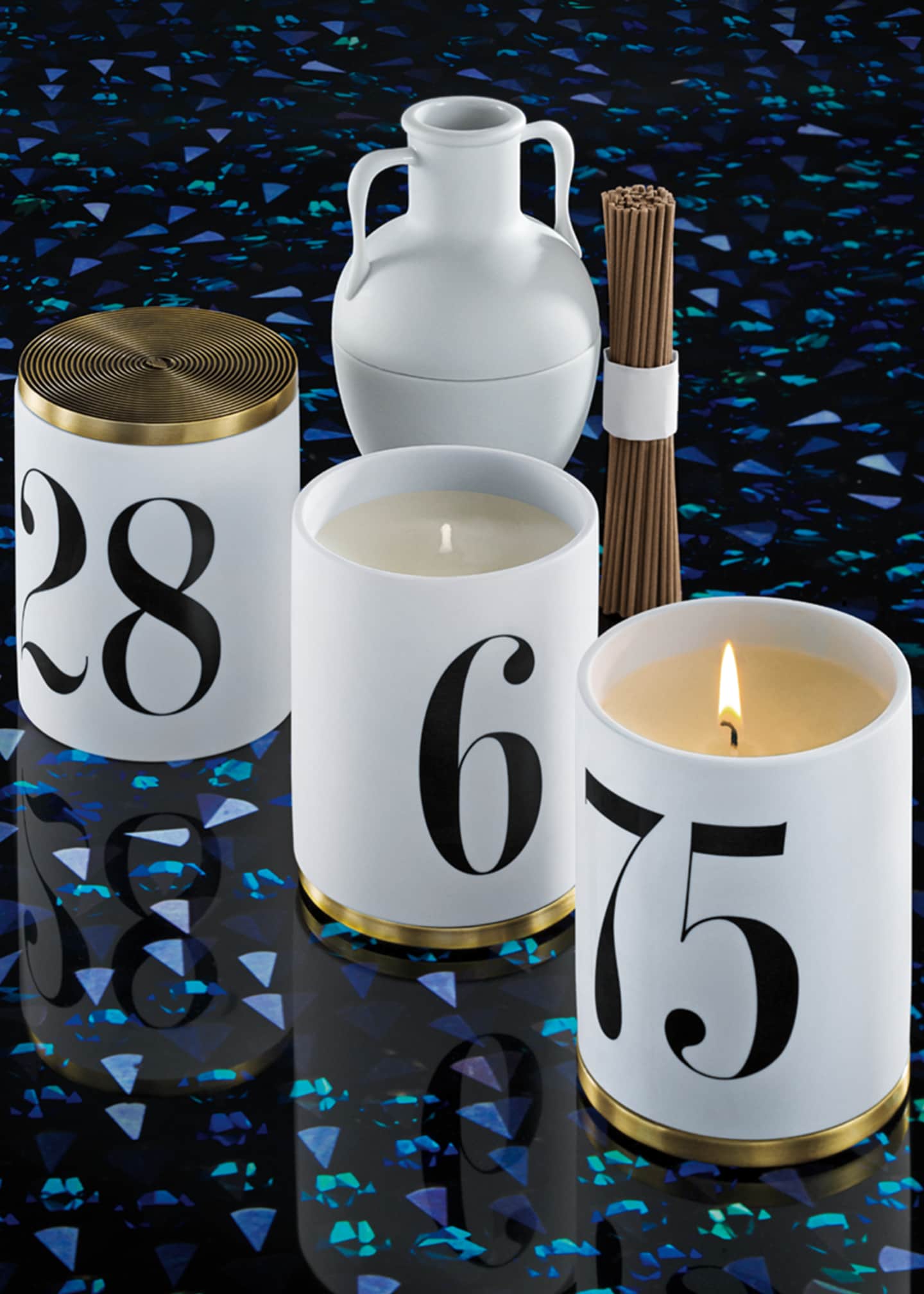 L'Objet No. 75 The Russe Candle, 12.5 oz. Image 2 of 3