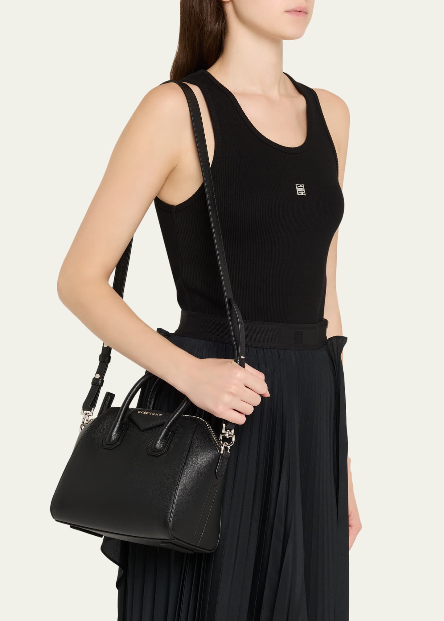 GIVENCHY Antigona Mini ショルダーバッグ Givenchy Antigona Mini Top Handle Bag in Grained Leather