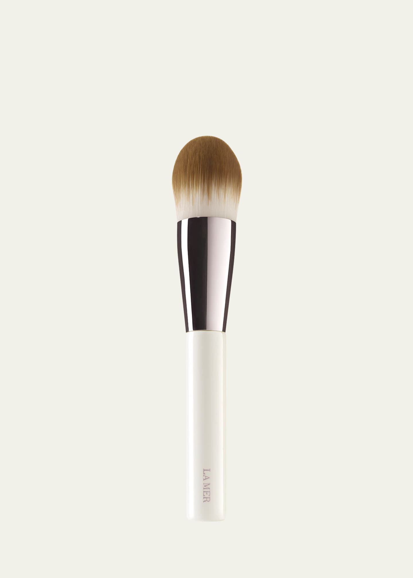 La Mer The Foundation Brush Image 1 of 4