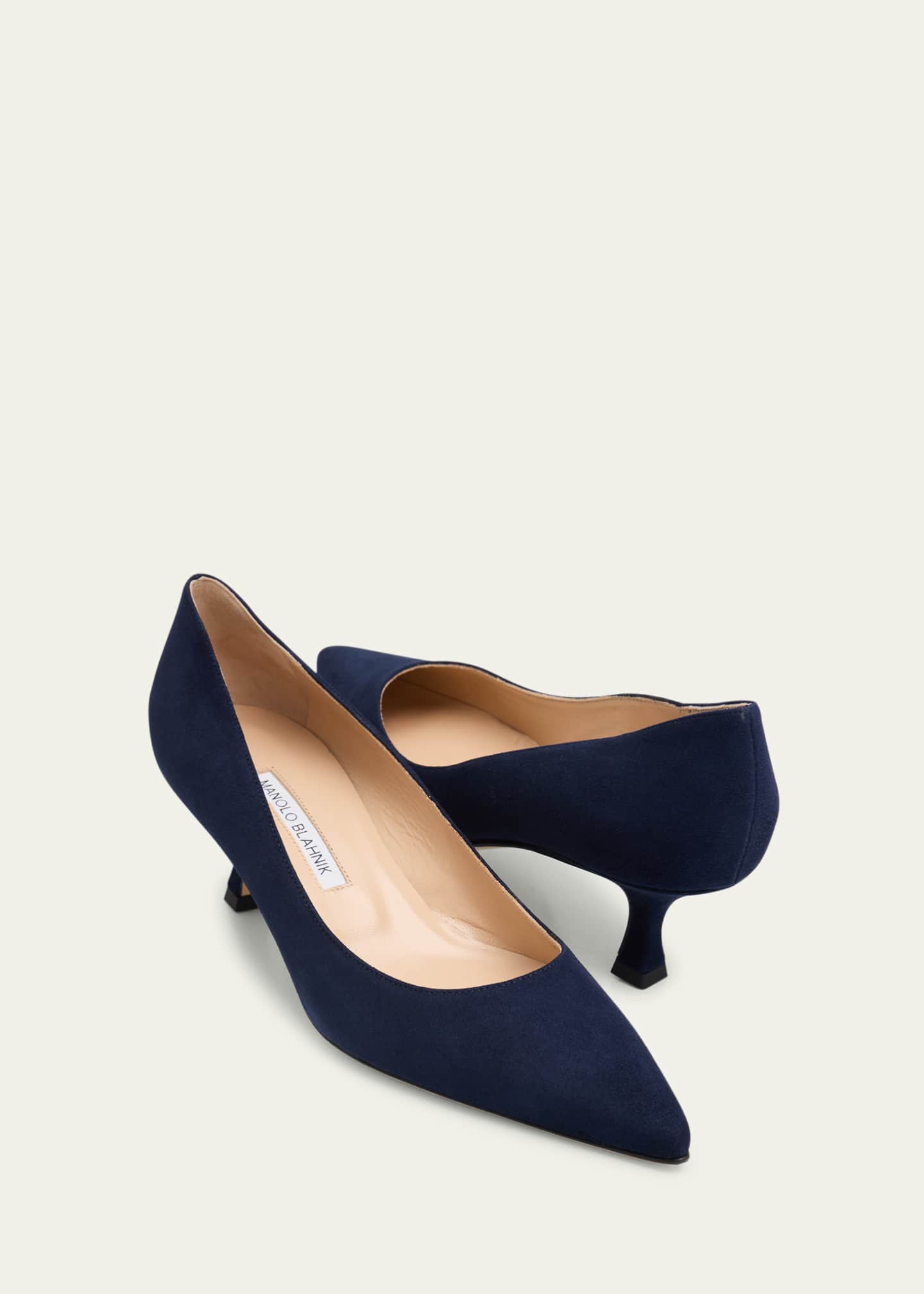 Manolo Blahnik 黒青ポインテッドトゥヒール Manolo Blahnik Srila Suede Low-Heel Pump - Bergdorf Goodman