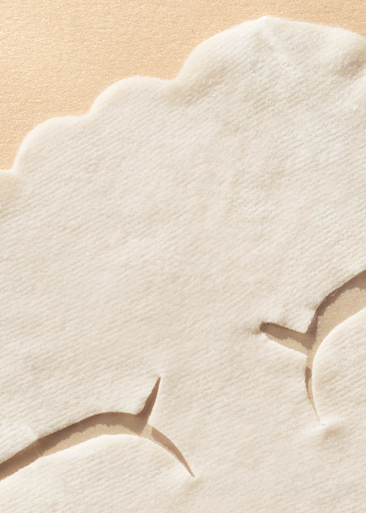 Cle de Peau Beaute Vitality-Enhancing Eye Mask Supreme, 6 sheets Image 3 of 4